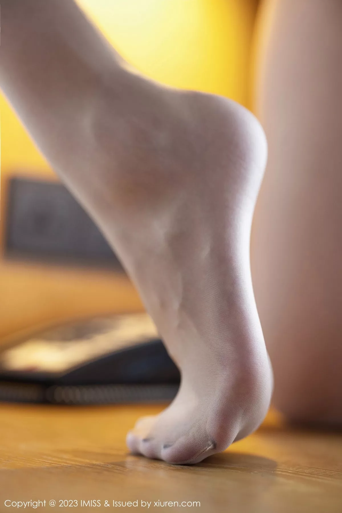 秀人集.com_[IMISS爱蜜社]Vol.717_模特杨紫嫣candy脱职场OL露性感黑色内衣原色丝袜迷人诱惑写真64P