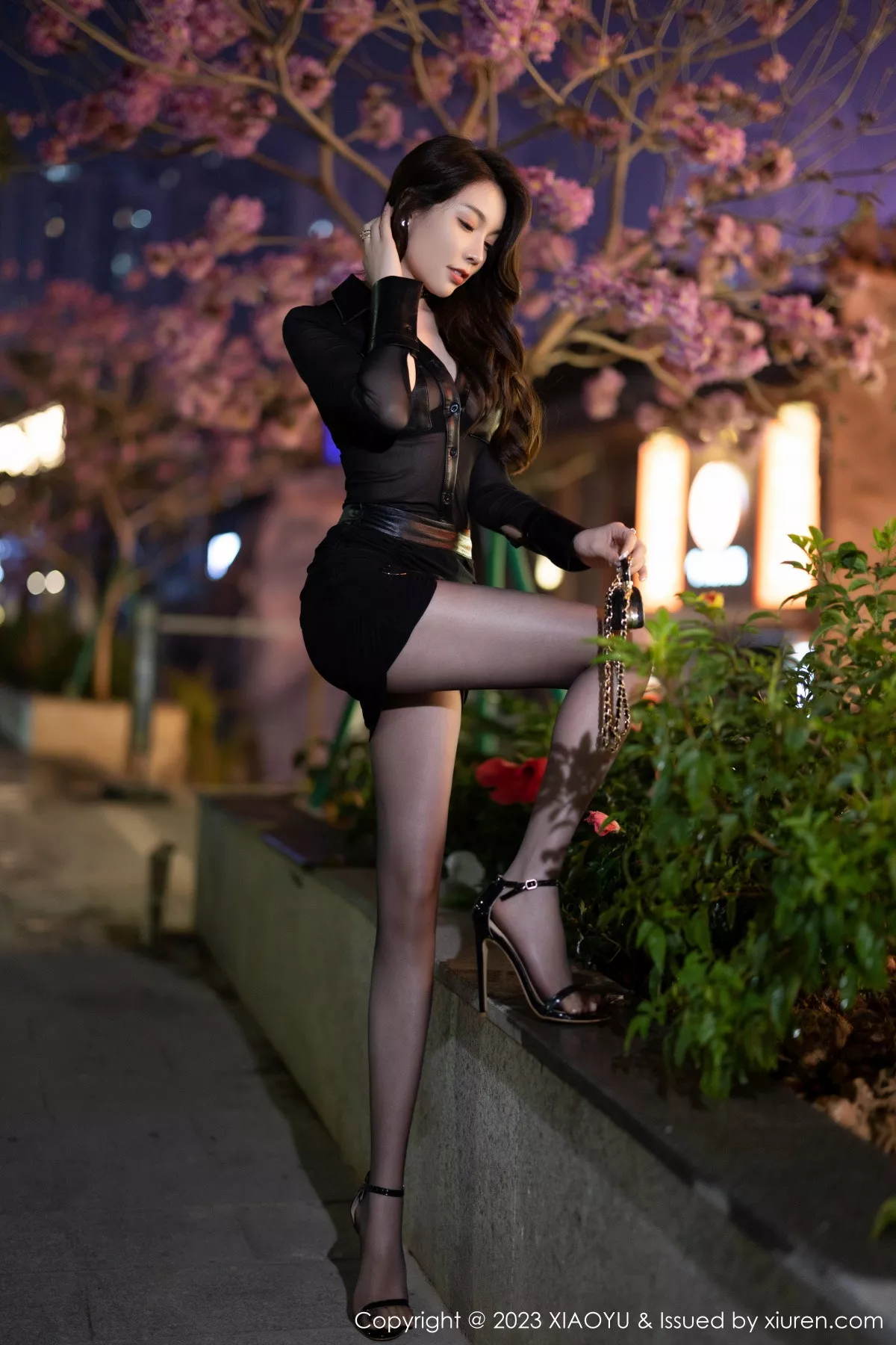 秀人集.com_[XiaoYu画语界]Vol.967_女神徐莉芝Booty性感黑色轻透上衣配短裙露破烂黑丝诱惑写真92P