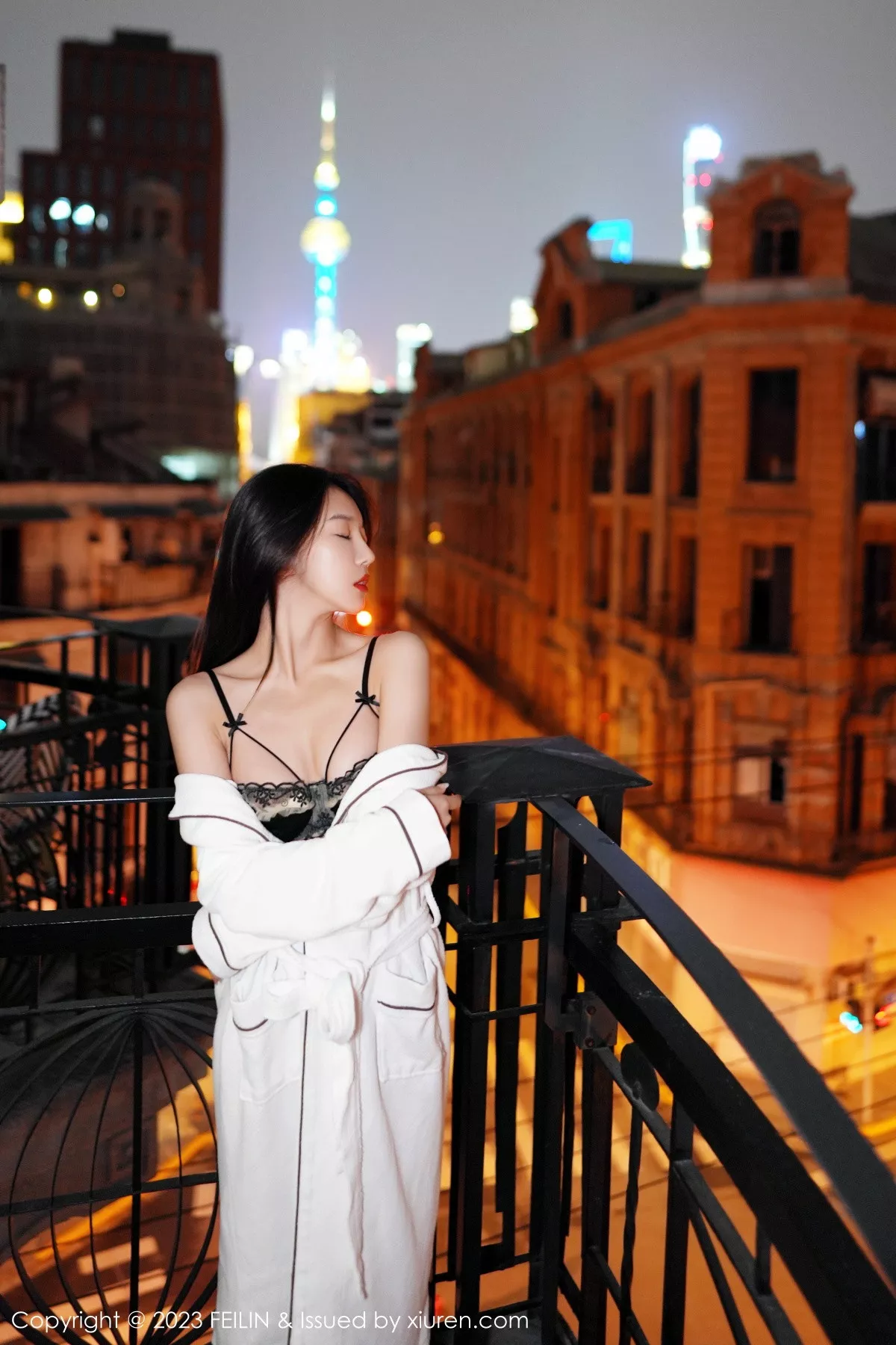 秀人集.com_[FeiLin嗲囡囡]VOL.464_女神冯木木LRIS私房脱白色睡袍露黑色内衣配黑丝吊袜诱惑写真89P