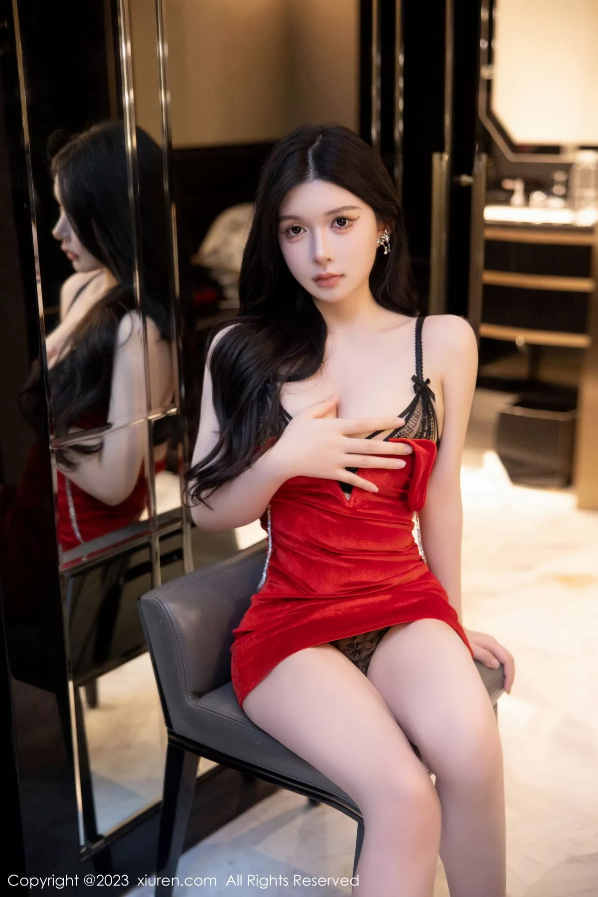 秀人集.com_[XiuRen秀人网]No.6276_模特林珊珊脱红色吊带裙露性感黑色情趣蕾丝内衣惹火诱惑写真80P