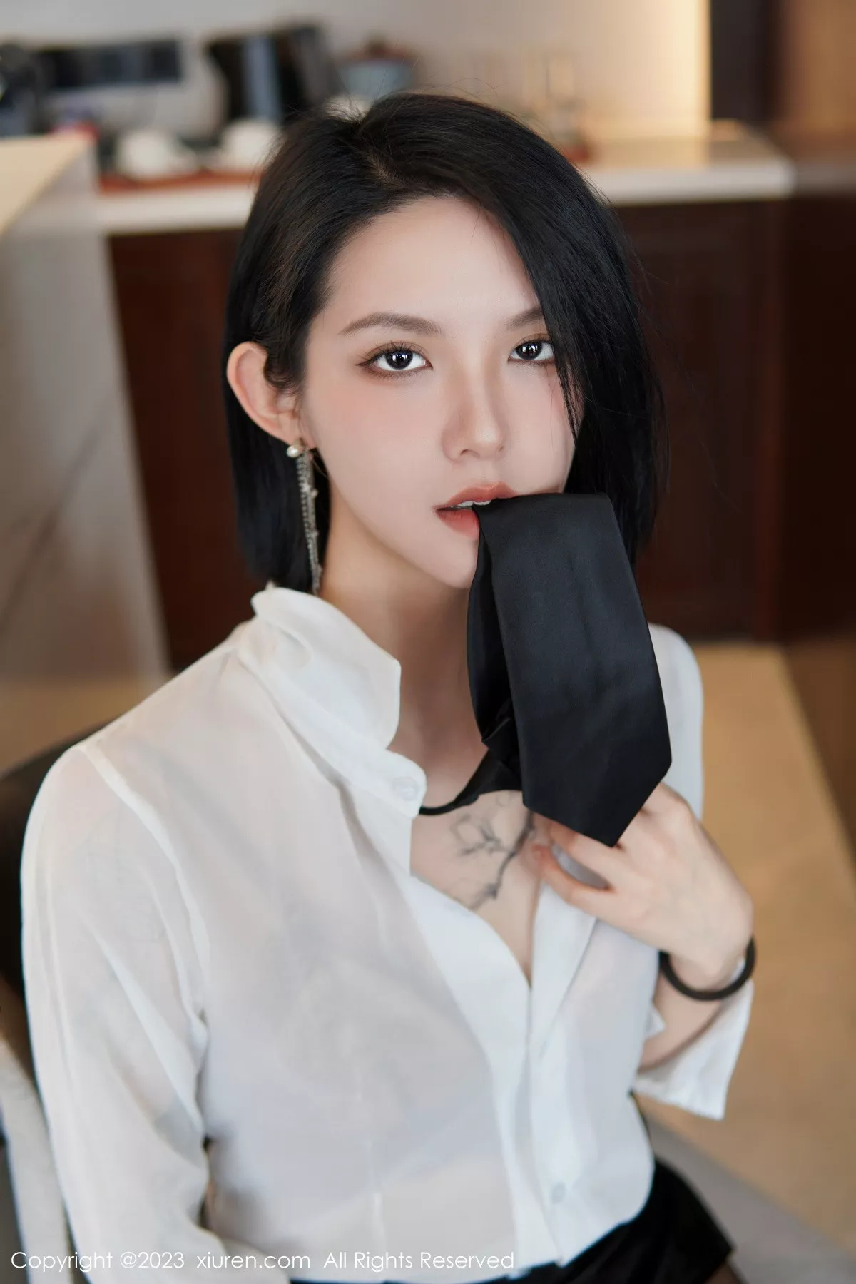 秀人集.com_[XiuRen秀人网]No.6158_新人模特乔一一性感白T配黑皮短裙露蕾丝内衣黑丝吊袜诱惑写真80P