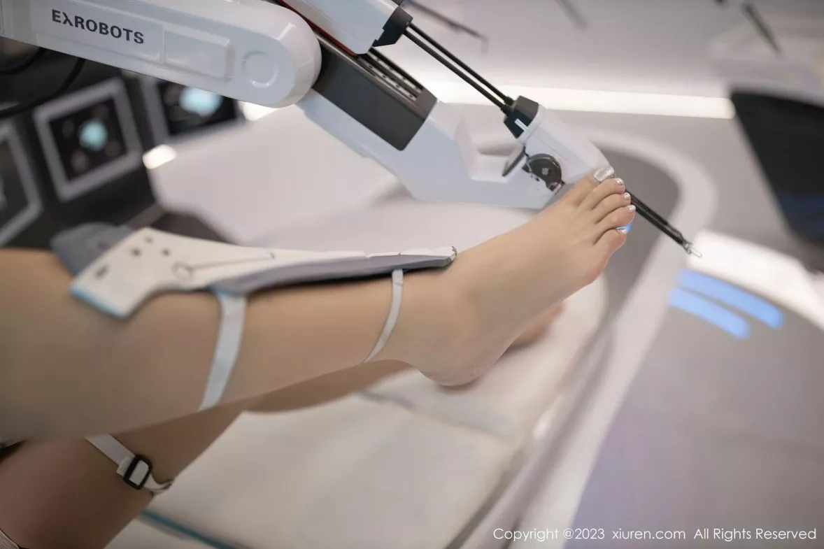 秀人集.com_[XiuRen秀人网]No.6173_模特就是阿朱啊实验室场景机器人装饰秀绝美身姿迷人诱惑写真90P