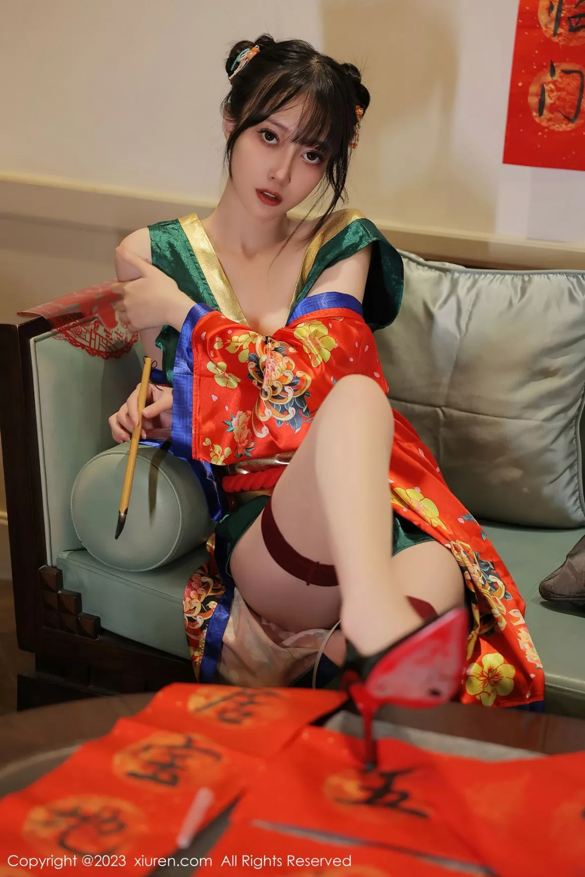 秀人集.com_[XiuRen秀人网]No.6167_模特玥儿玥新春主题私房半脱露曼妙身姿对联遮身撩人诱惑写真57P