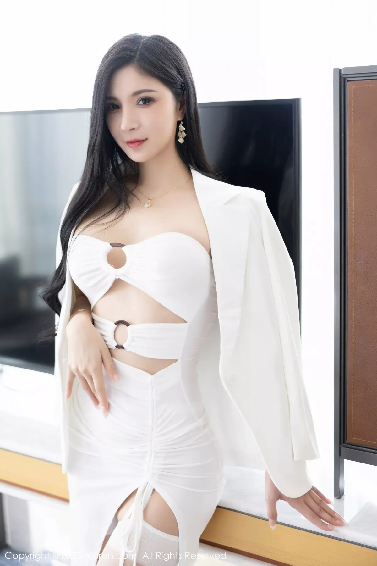 秀人集.com_[XiuRen秀人网]No.6177_模特小蛮妖Yummy海南岛旅拍性感白色内衣配白丝吊袜诱惑写真83P