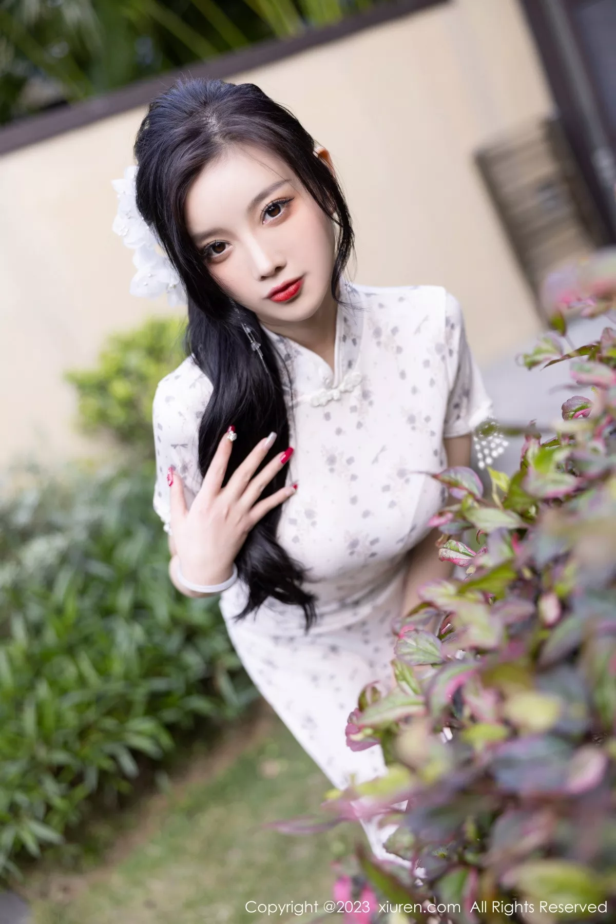 秀人集.com_[XiuRen秀人网]No.6186_女神杨晨晨Yome白色带图案旗袍露性感灰色内衣完美诱惑写真86P