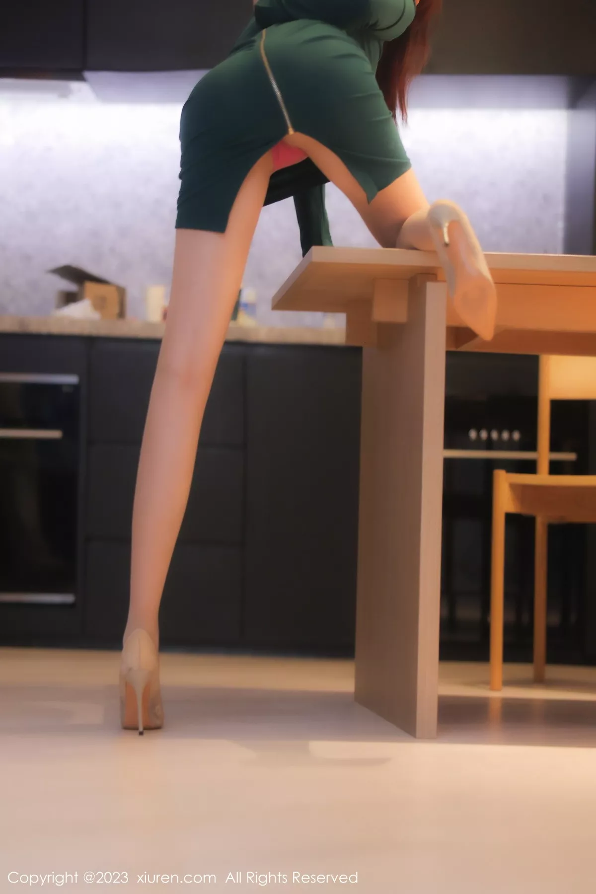 秀人集.com_[XiuRen秀人网]No.6181_模特Arude薇薇暗绿收身连衣短裙露艳红内衣秀曼妙身姿诱惑写真60P