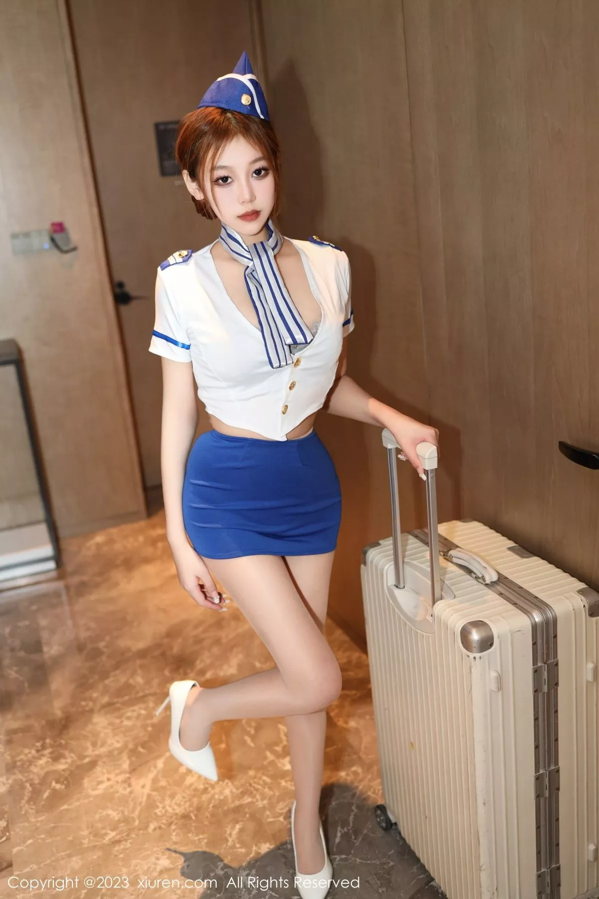 秀人集.com_[XiuRen秀人网]No.6187_新人早川京子空姐制服半脱短裙露超薄肉丝秀曼妙身姿诱惑写真87P