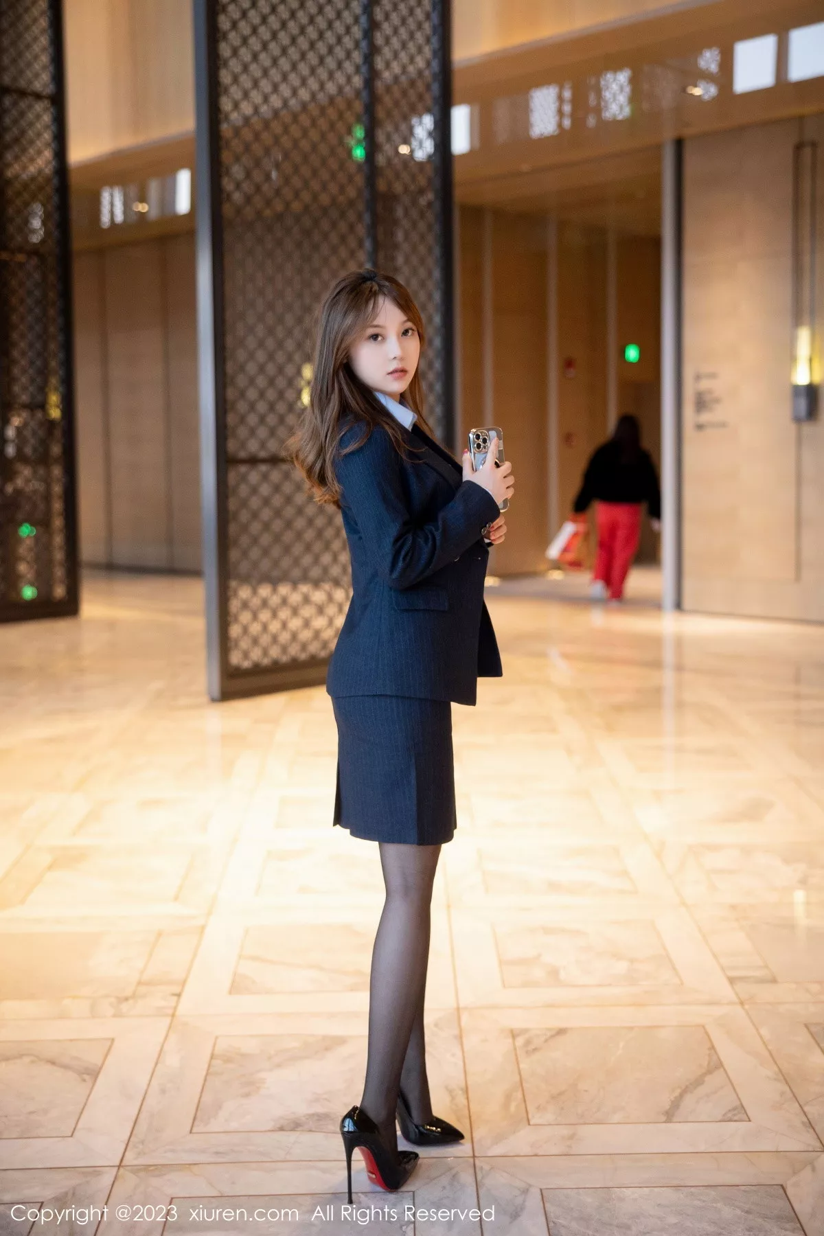 秀人集.com_[XiuRen秀人网]No.6190_模特豆瓣酱OL装扮深蓝色西服半脱露粉色蕾丝内衣丰满诱惑写真78P