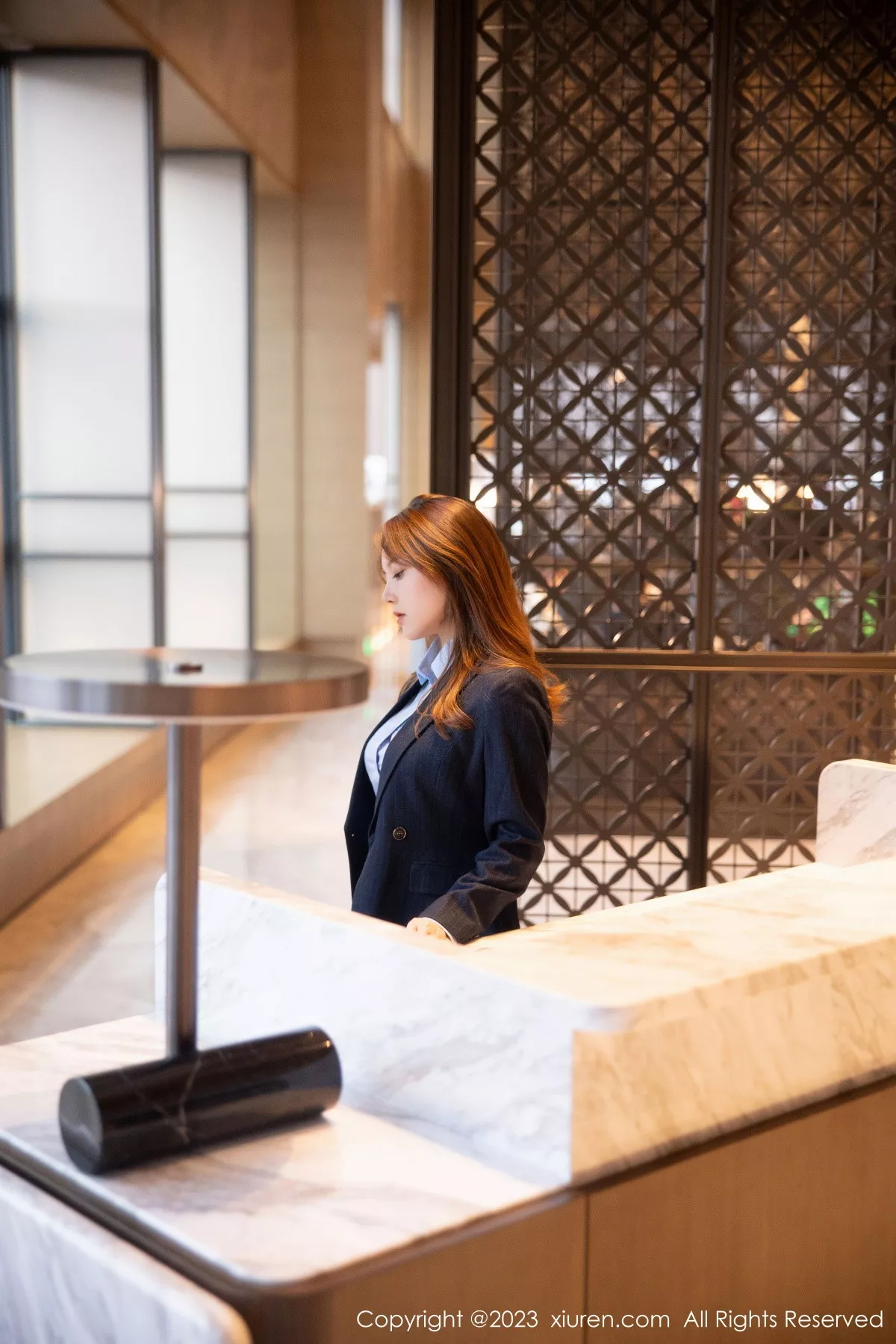 秀人集.com_[XiuRen秀人网]No.6190_模特豆瓣酱OL装扮深蓝色西服半脱露粉色蕾丝内衣丰满诱惑写真78P