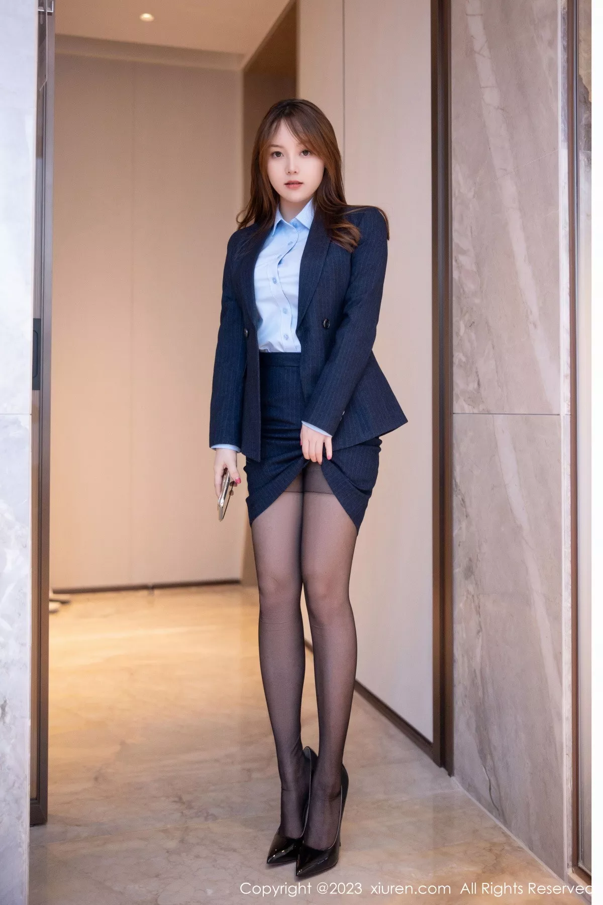 秀人集.com_[XiuRen秀人网]No.6190_模特豆瓣酱OL装扮深蓝色西服半脱露粉色蕾丝内衣丰满诱惑写真78P