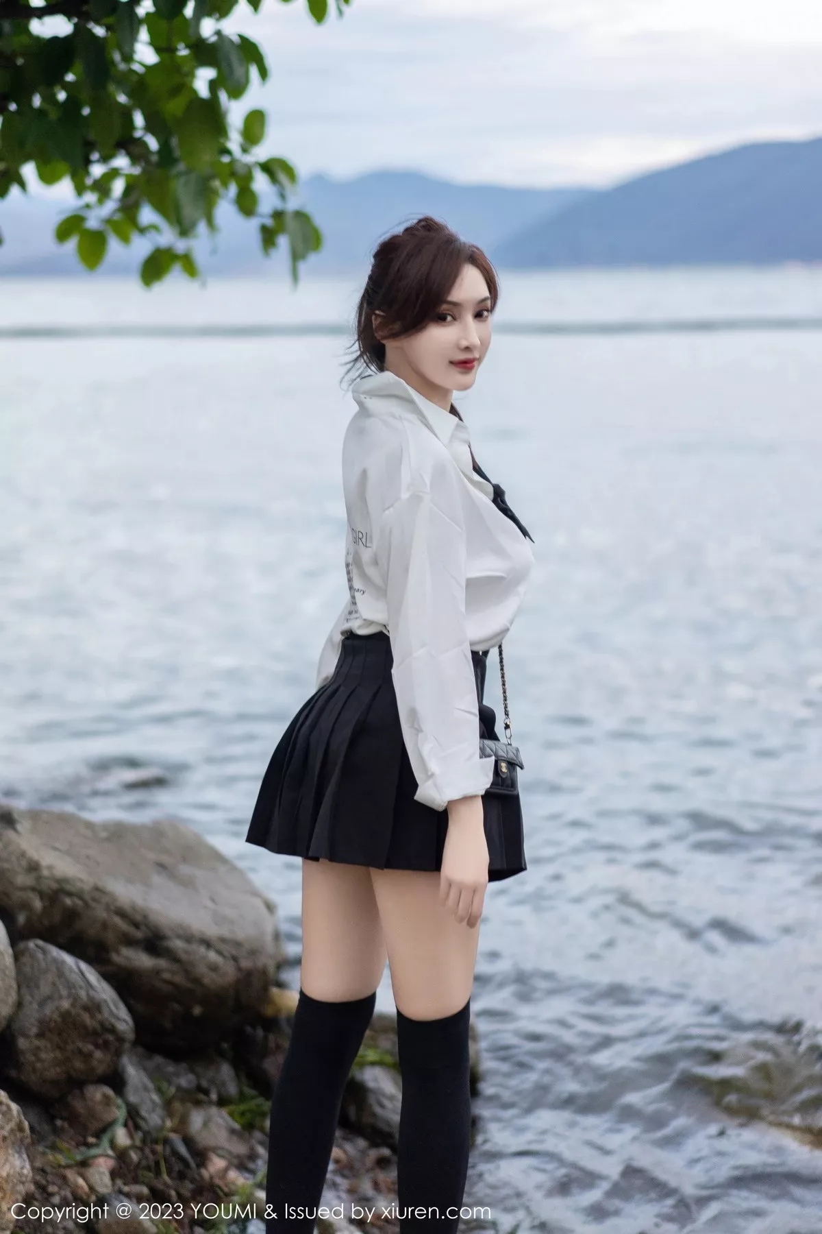 秀人集.com_[YouMi尤蜜荟]Vol.903_女神Carol周妍希大理旅拍性感白T配黑短裙秀完美身材迷人写真100P