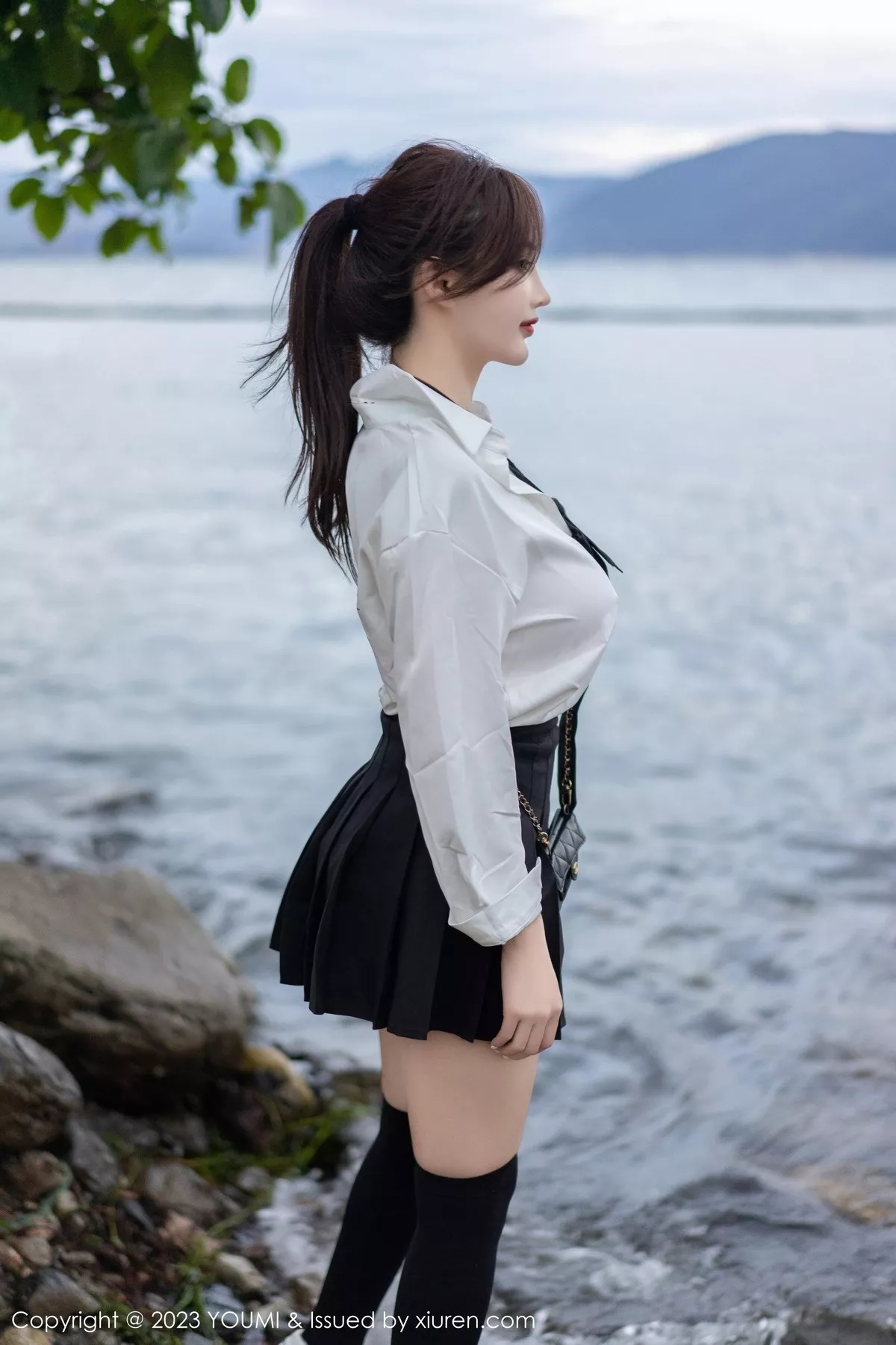 秀人集.com_[YouMi尤蜜荟]Vol.903_女神Carol周妍希大理旅拍性感白T配黑短裙秀完美身材迷人写真100P