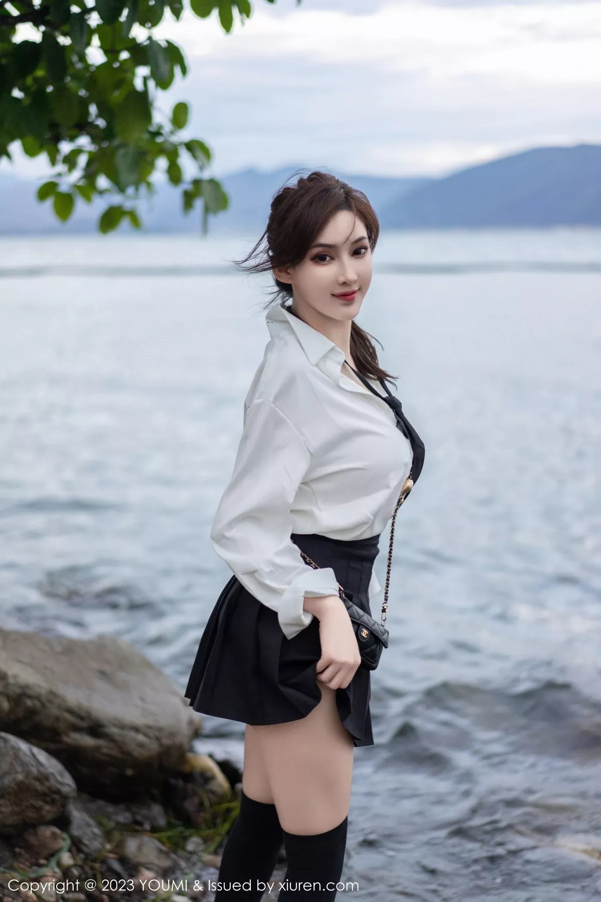 秀人集.com_[YouMi尤蜜荟]Vol.903_女神Carol周妍希大理旅拍性感白T配黑短裙秀完美身材迷人写真100P