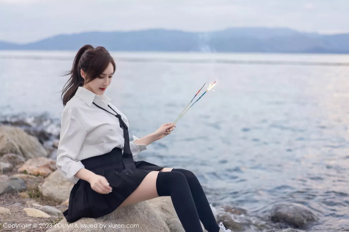 秀人集.com_[YouMi尤蜜荟]Vol.903_女神Carol周妍希大理旅拍性感白T配黑短裙秀完美身材迷人写真100P