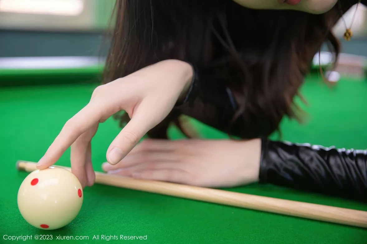 秀人集.com_[XiuRen秀人网]No.6283_模特是小逗逗脱黑色皮质连体衣露轻透内衣秀完美身材迷人写真88P