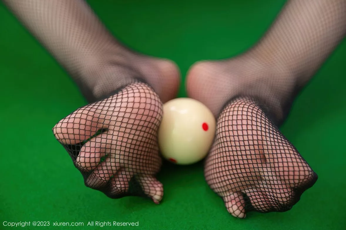 秀人集.com_[XiuRen秀人网]No.6283_模特是小逗逗脱黑色皮质连体衣露轻透内衣秀完美身材迷人写真88P