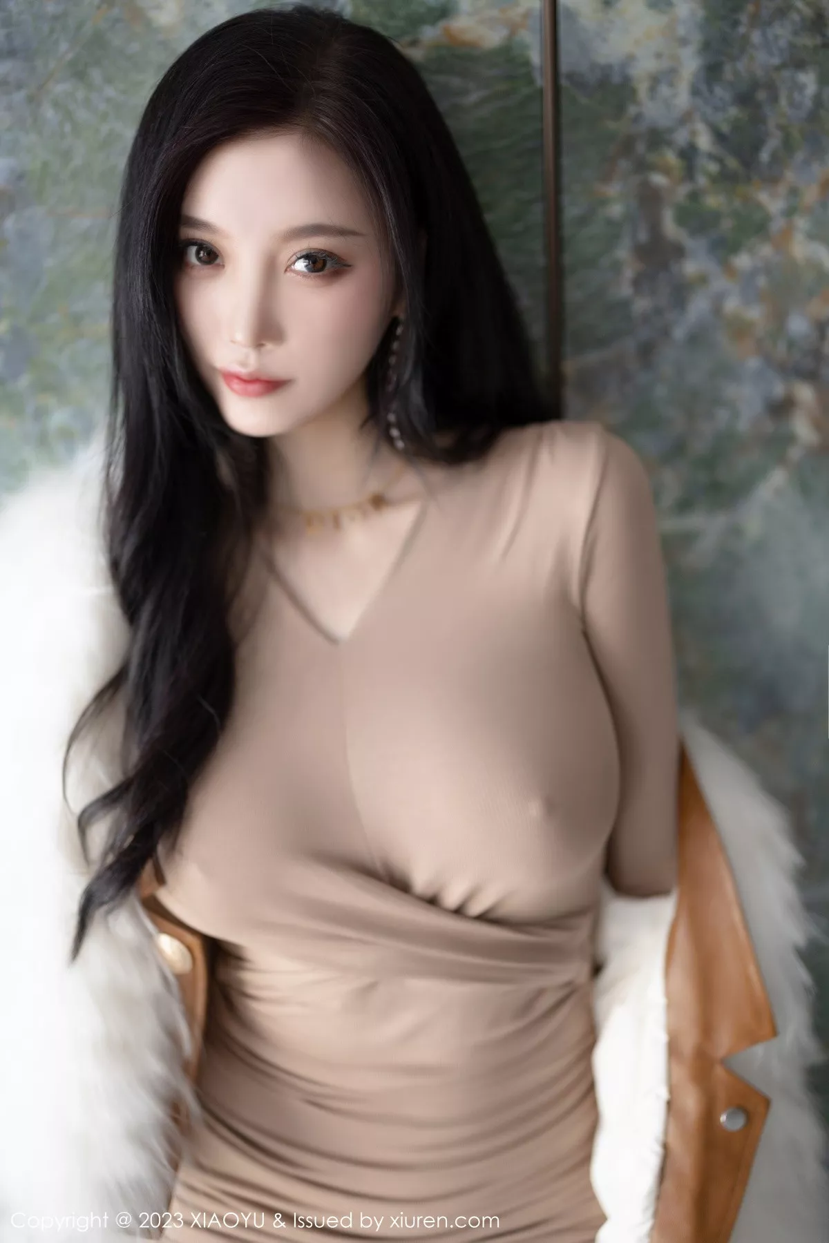 秀人集.com_[XiaoYu画语界]Vol.968_女神杨晨晨Yome杏色收身连衣裙配闪亮肉丝秀丰腴身材迷人写真82P