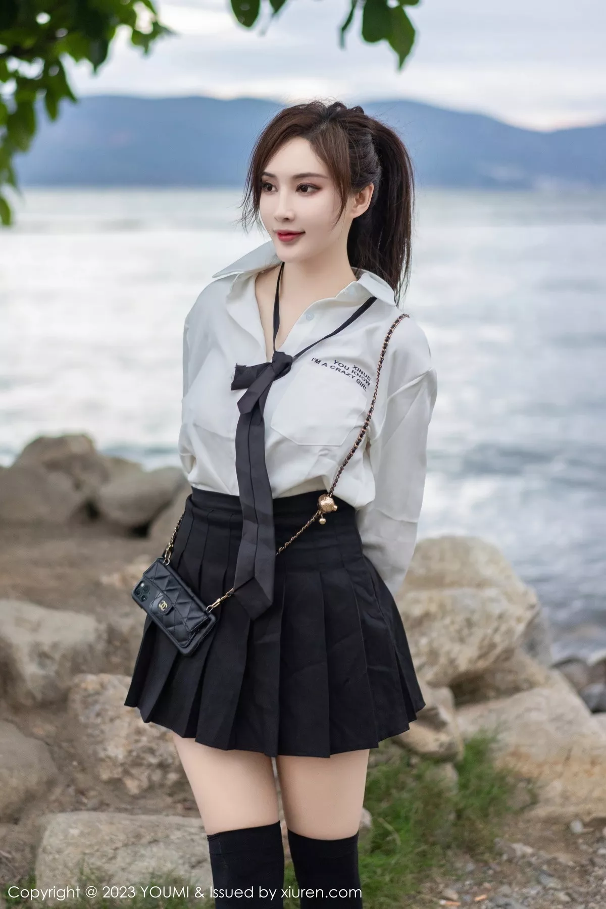 秀人集.com_[YouMi尤蜜荟]Vol.903_女神Carol周妍希大理旅拍性感白T配黑短裙秀完美身材迷人写真100P