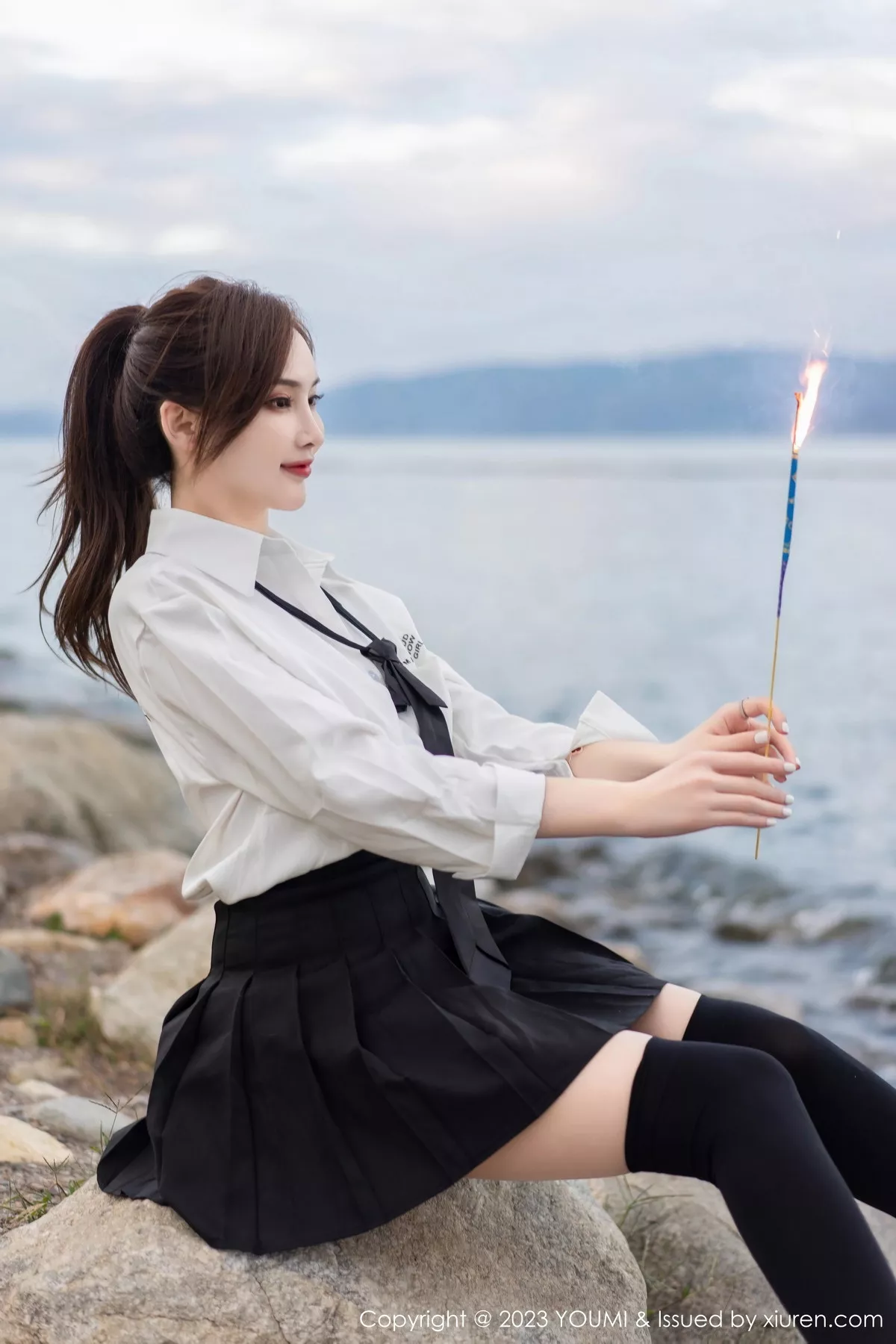 秀人集.com_[YouMi尤蜜荟]Vol.903_女神Carol周妍希大理旅拍性感白T配黑短裙秀完美身材迷人写真100P