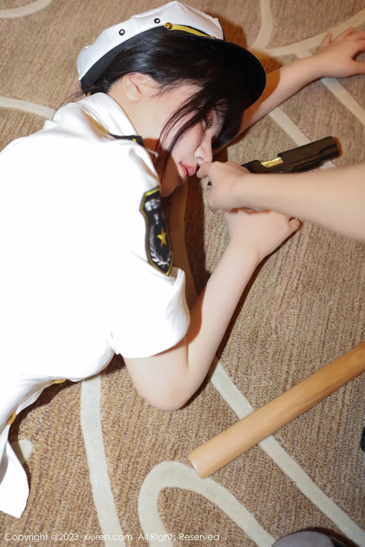 秀人集.com_[XiuRen秀人网]No.6328_模特桃桃子情趣警察制服露淡黄色蕾丝内衣秀曼妙身姿诱惑写真92P