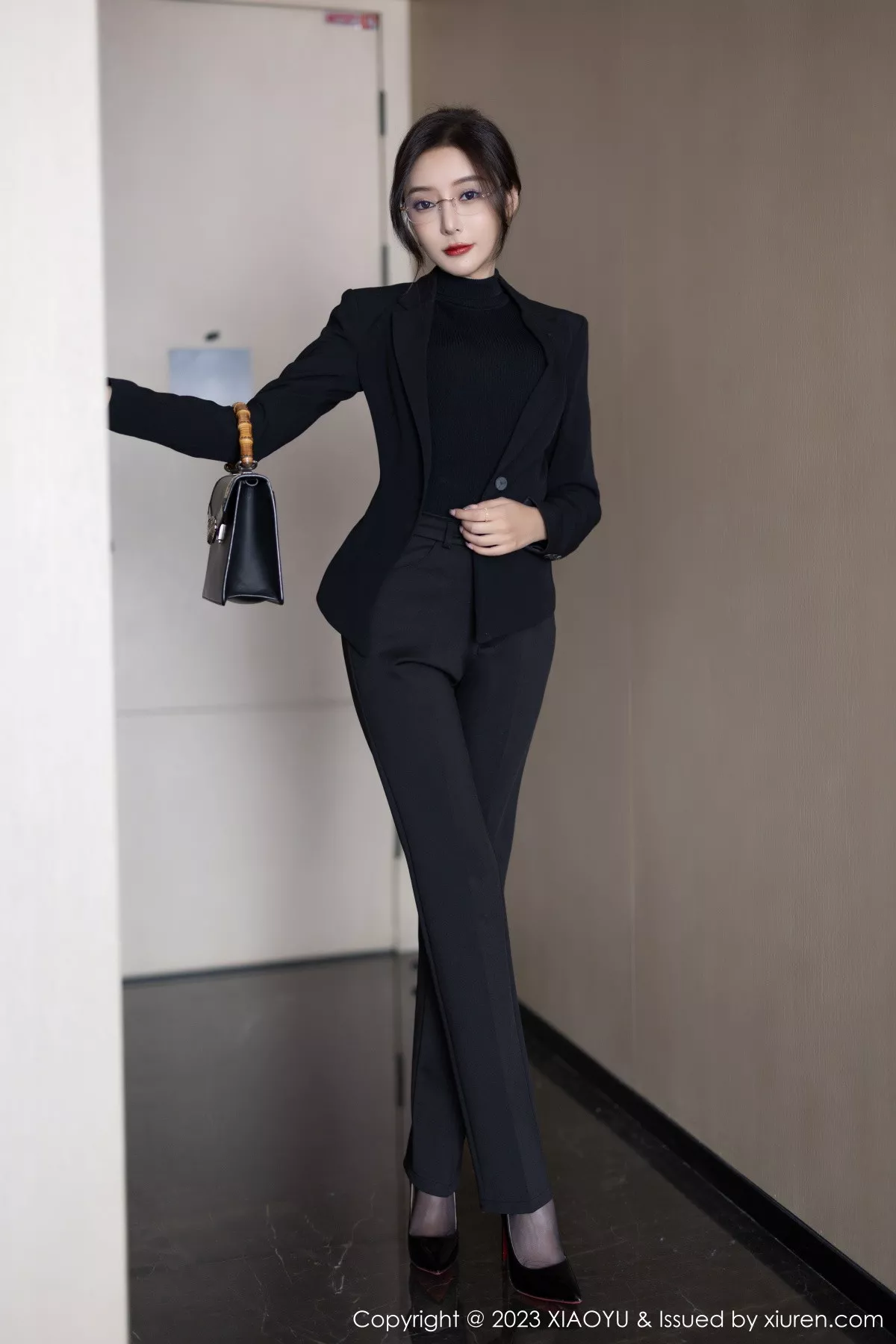 秀人集.com_[XiaoYu画语界]Vol.974_女神王馨瑶yanni性感黑色Ol装露黑色蕾丝内衣超薄黑丝诱惑写真93P