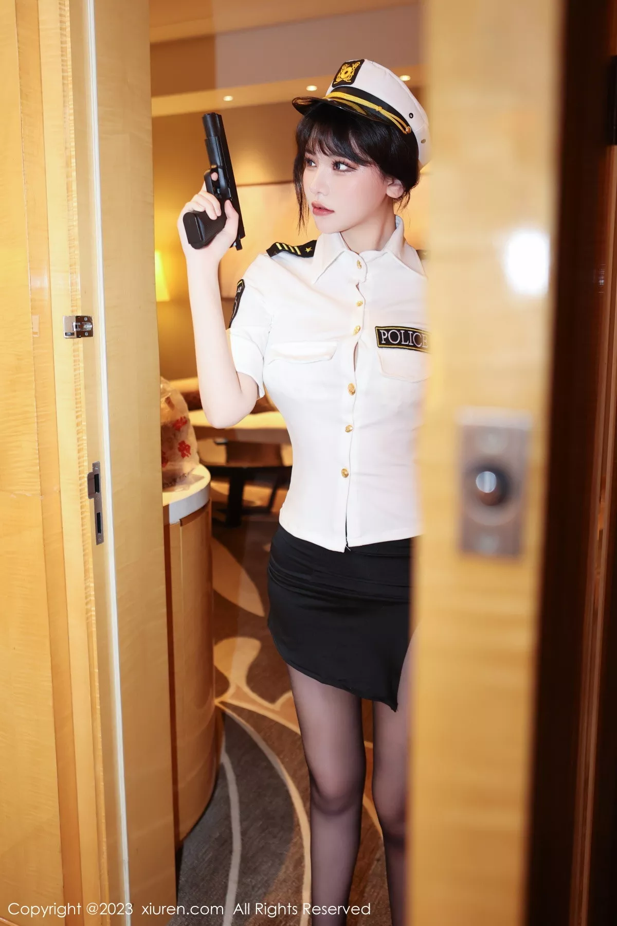 秀人集.com_[XiuRen秀人网]No.6328_模特桃桃子情趣警察制服露淡黄色蕾丝内衣秀曼妙身姿诱惑写真92P