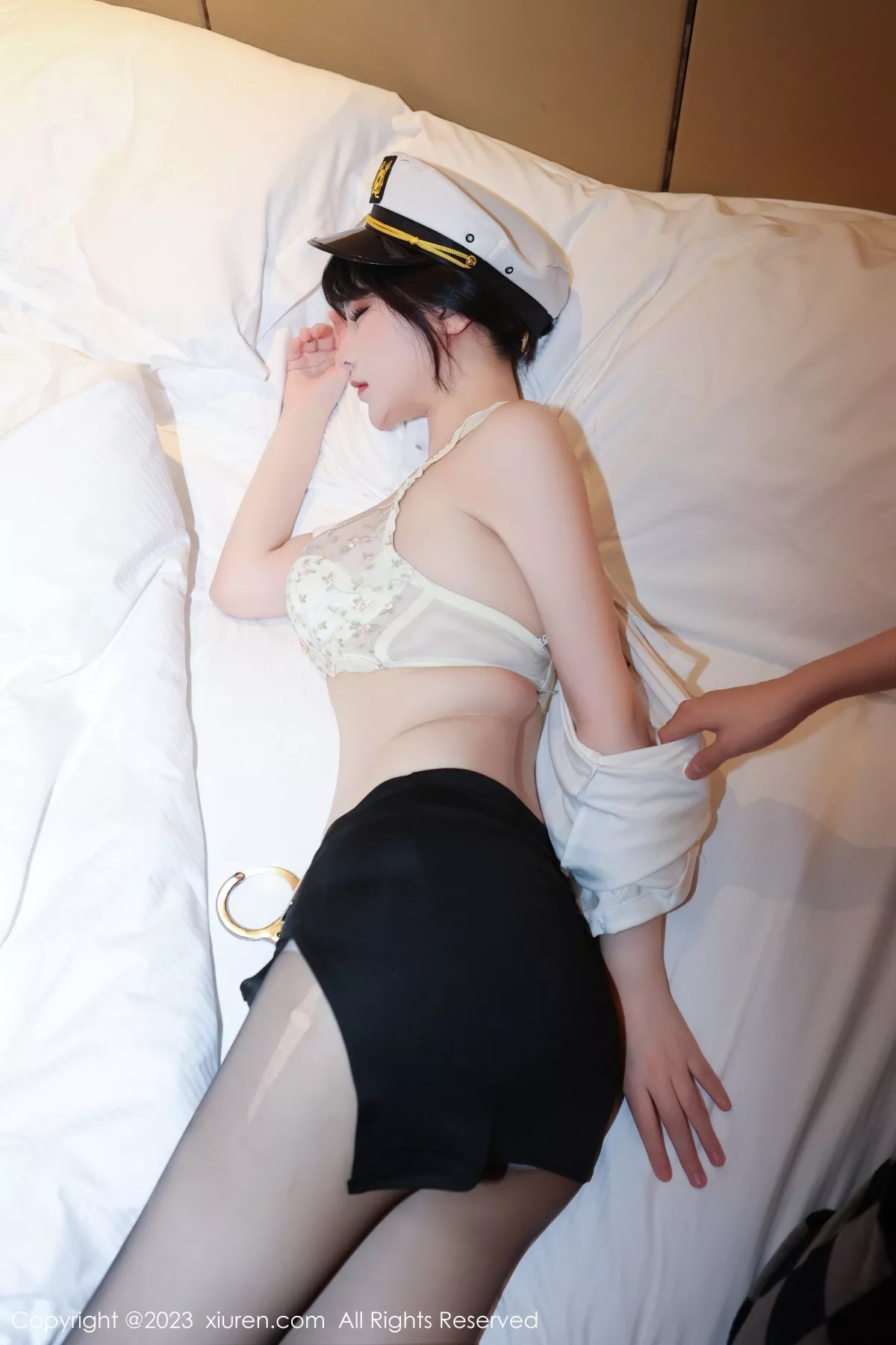 秀人集.com_[XiuRen秀人网]No.6328_模特桃桃子情趣警察制服露淡黄色蕾丝内衣秀曼妙身姿诱惑写真92P