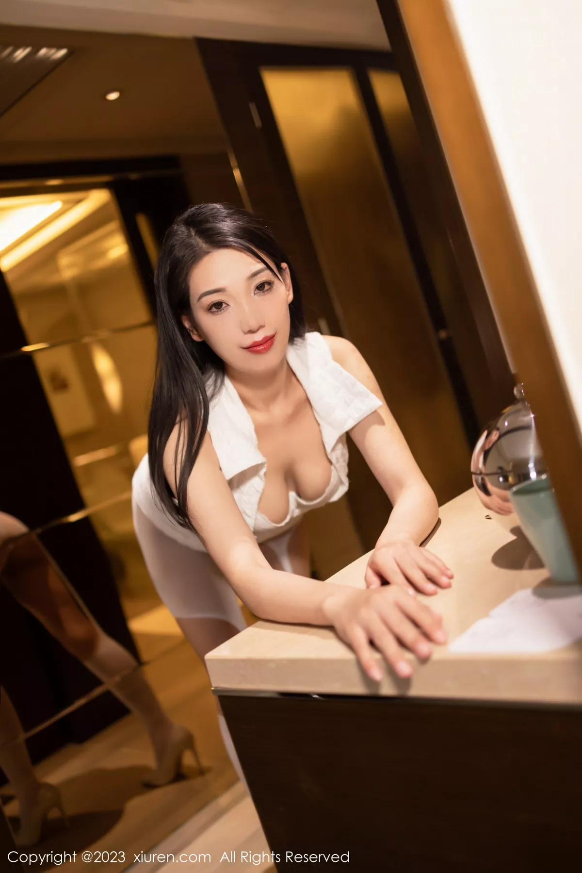 秀人集.com_[XiuRen秀人网]No.6326_模特小泡芙winna性感白色短裙套装露白色内衣配白丝袜迷人写真54P