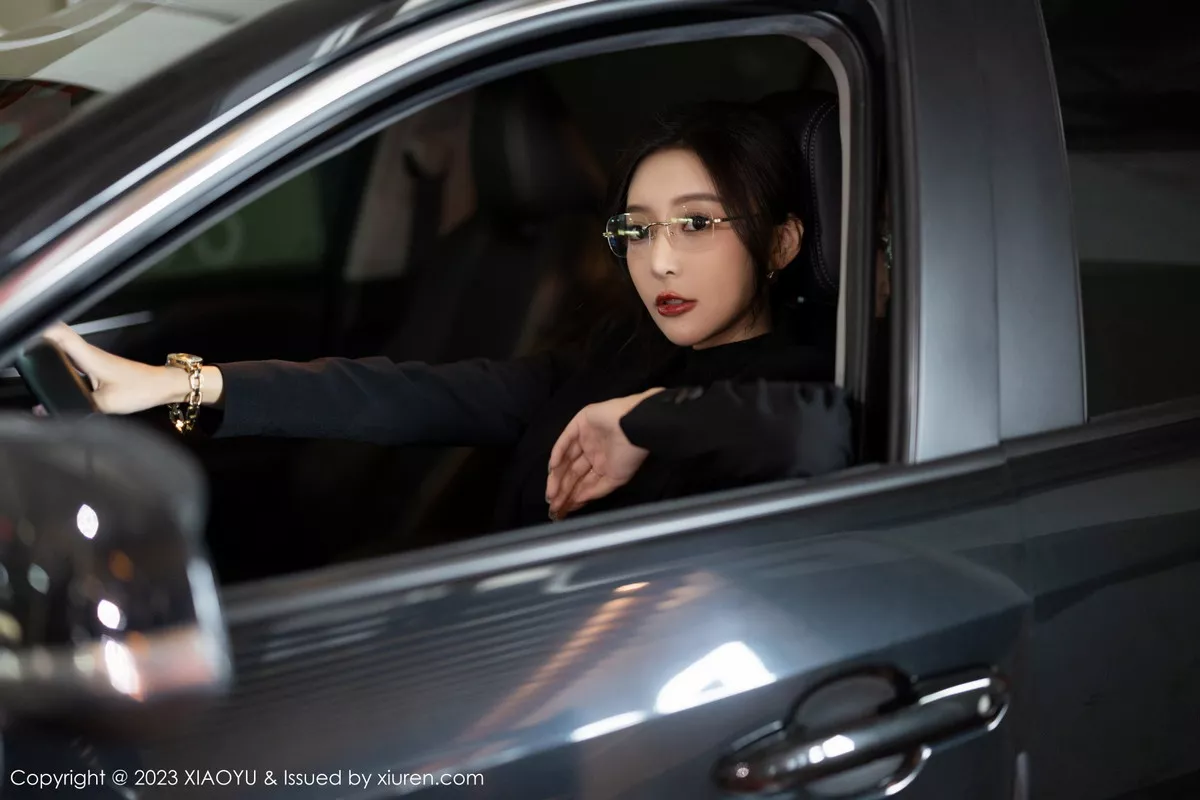 秀人集.com_[XiaoYu画语界]Vol.974_女神王馨瑶yanni性感黑色Ol装露黑色蕾丝内衣超薄黑丝诱惑写真93P