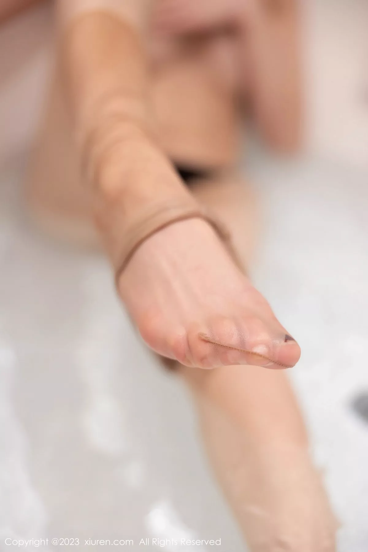 秀人集.com_[XiuRen秀人网]No.6335_模特媛媛酱belle脱西服上衣露黑色连衣短裙开档肉丝撩人诱惑写真99P