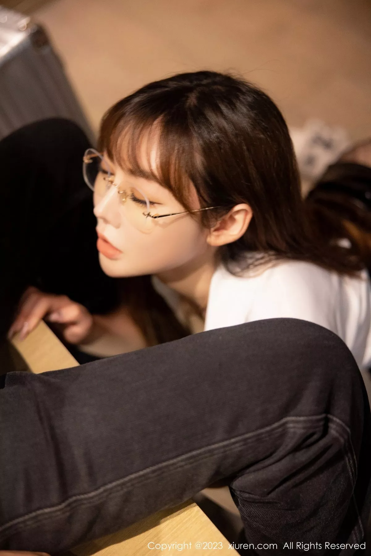 秀人集.com_[XiuRen秀人网]No.6334_模特萌汉药baby性感白T配黑短裙露破烂黑丝秀翘臀美腿诱惑写真80P