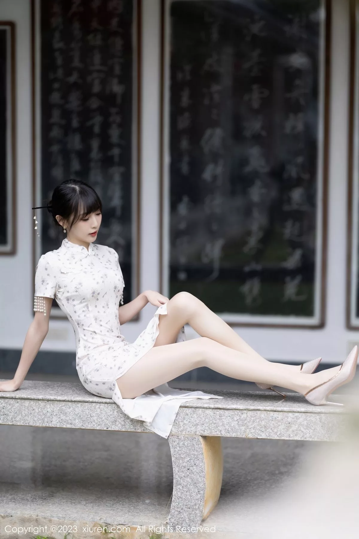 秀人集.com_[XiuRen秀人网]No.6346_模特林星阑海南旅拍性感浅色短款旗袍露浅粉色蕾丝内衣迷人写真85P