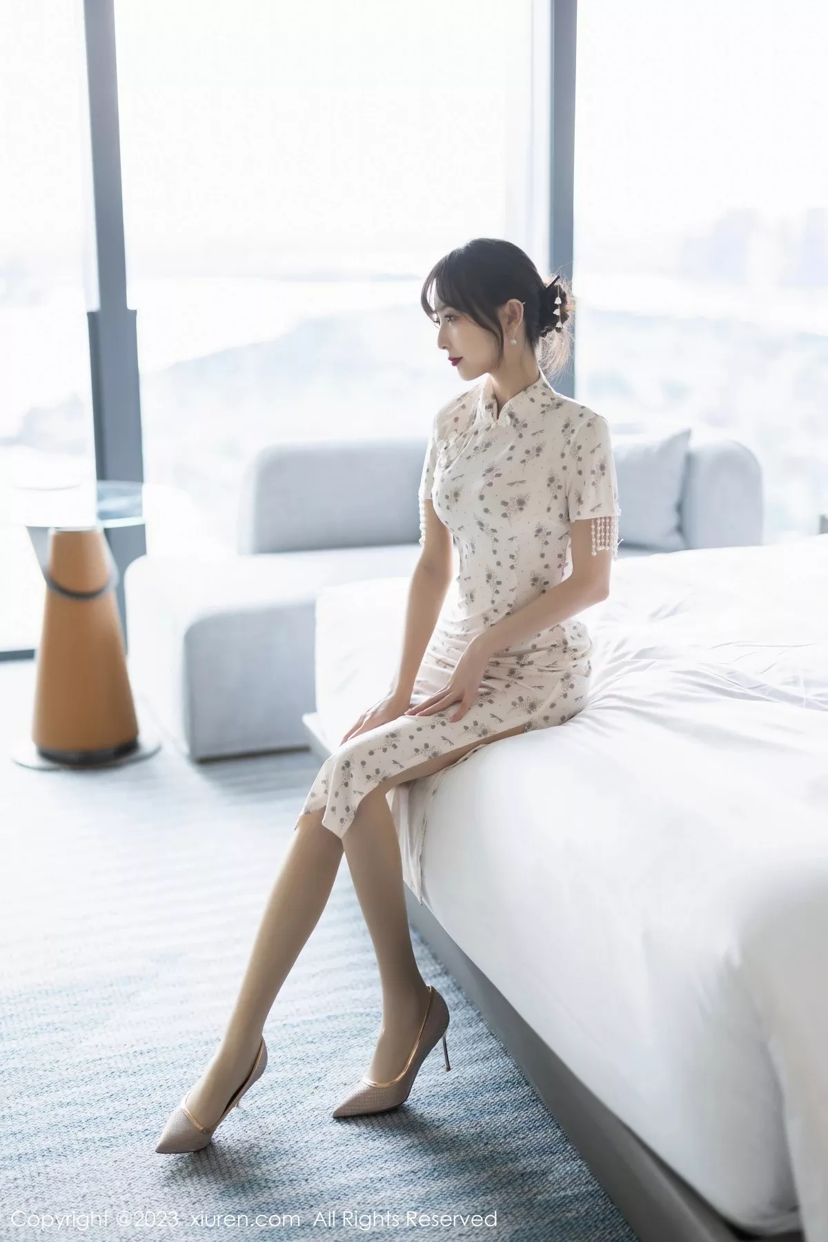 秀人集.com_[XiuRen秀人网]No.6346_模特林星阑海南旅拍性感浅色短款旗袍露浅粉色蕾丝内衣迷人写真85P