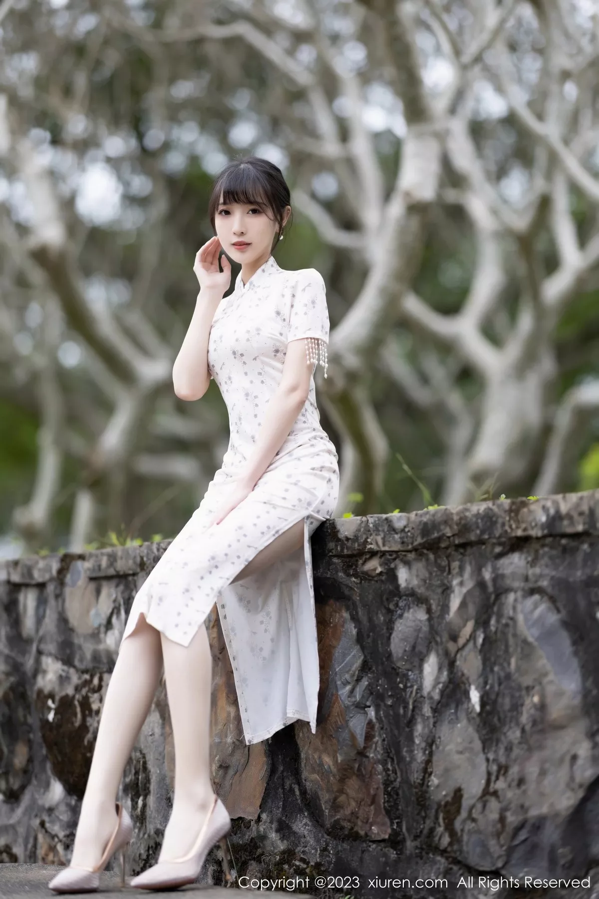 秀人集.com_[XiuRen秀人网]No.6346_模特林星阑海南旅拍性感浅色短款旗袍露浅粉色蕾丝内衣迷人写真85P