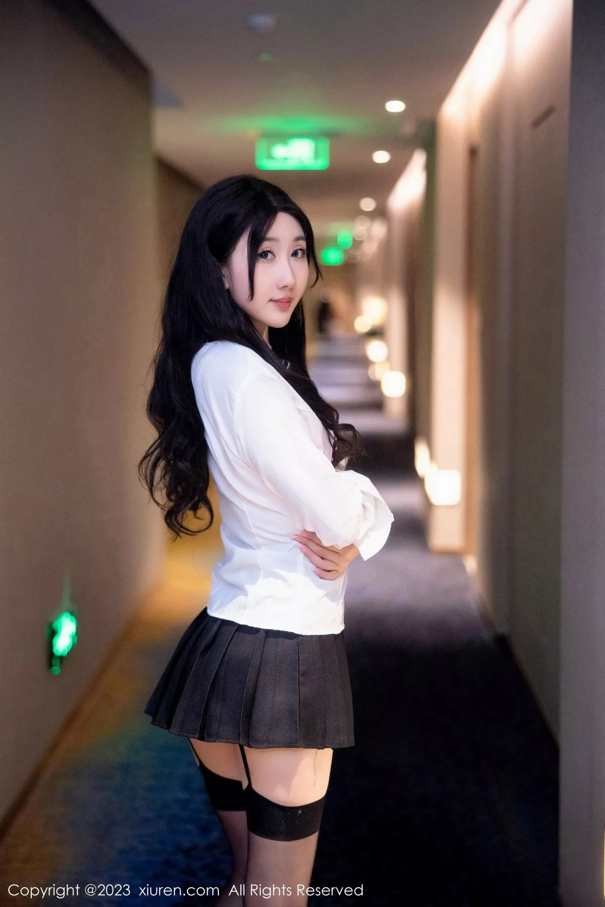 秀人集.com_[XiuRen秀人网]No.6350_模特江真真性感白T配黑短裙露粉色蕾丝内衣黑丝吊袜诱惑写真90P