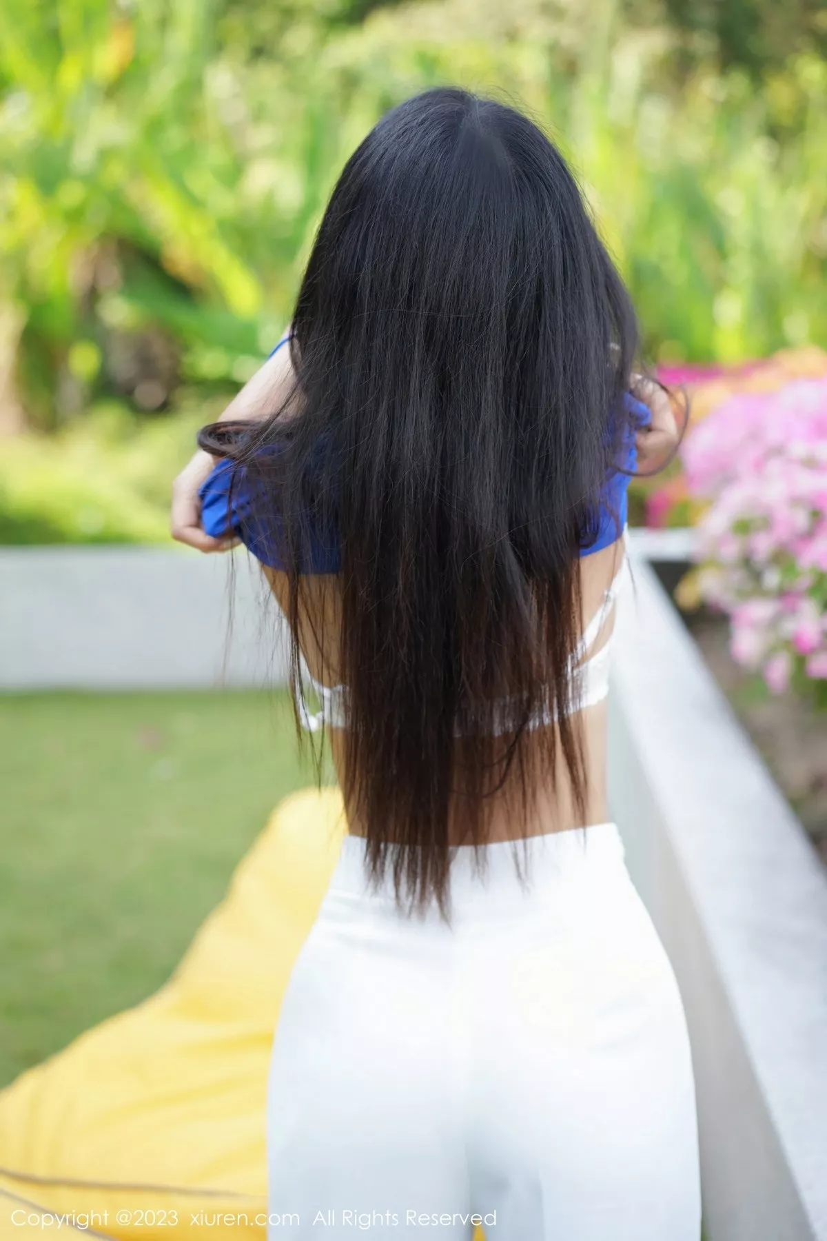 秀人集.com_[XiuRen秀人网]No.6359_模特laura阿姣蓝色短款上衣配白色长裤半脱秀丰满身材诱惑写真68P