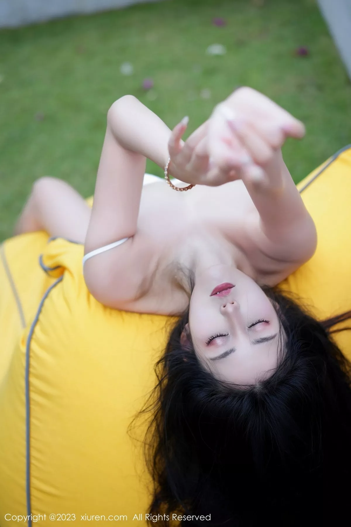 秀人集.com_[XiuRen秀人网]No.6359_模特laura阿姣蓝色短款上衣配白色长裤半脱秀丰满身材诱惑写真68P