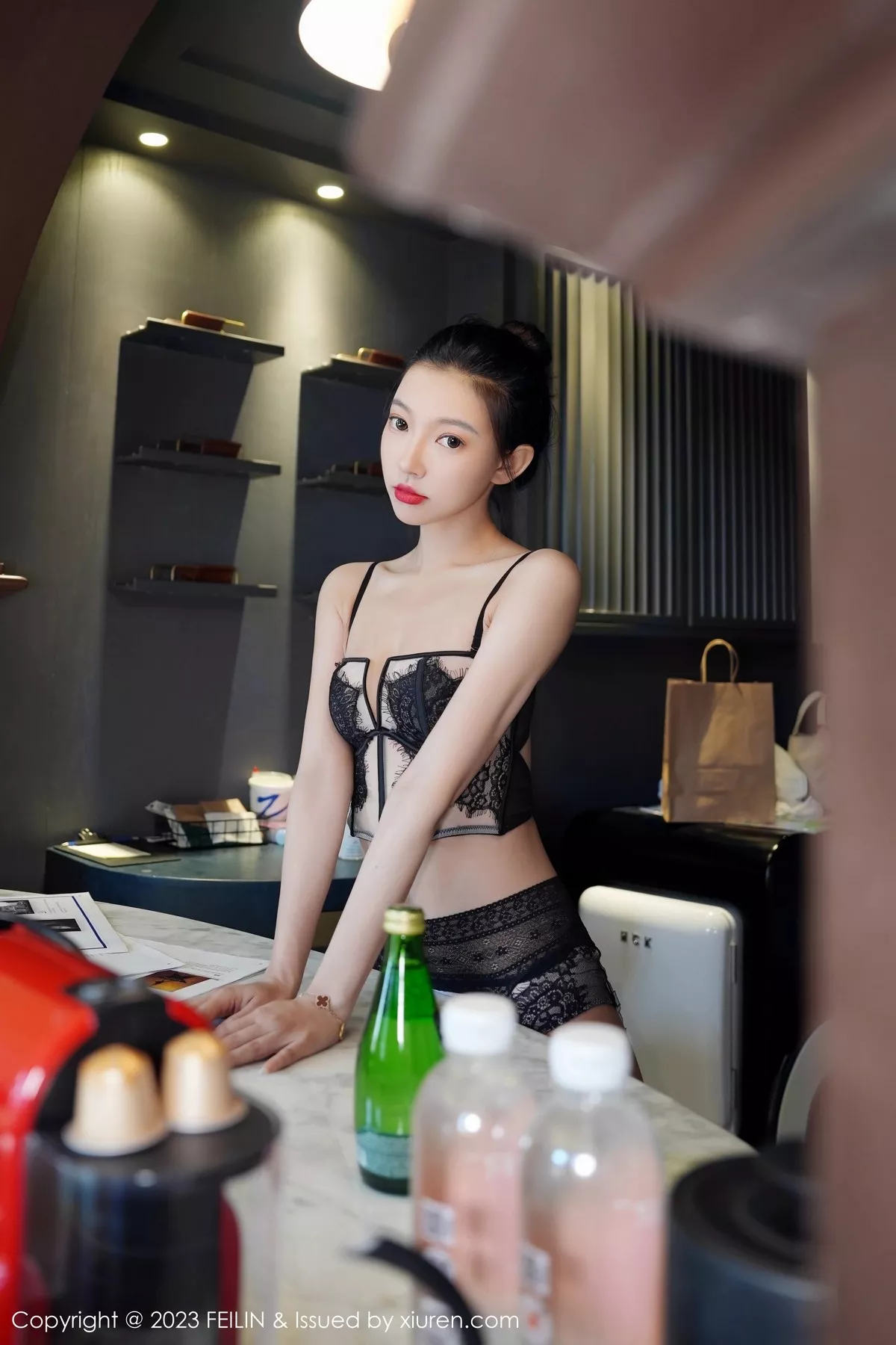 秀人集.com_[FeiLin嗲囡囡]VOL.465_女神冯木木LRIS性感黑色情趣内衣配黑丝吊袜秀完美身材诱惑写真92P