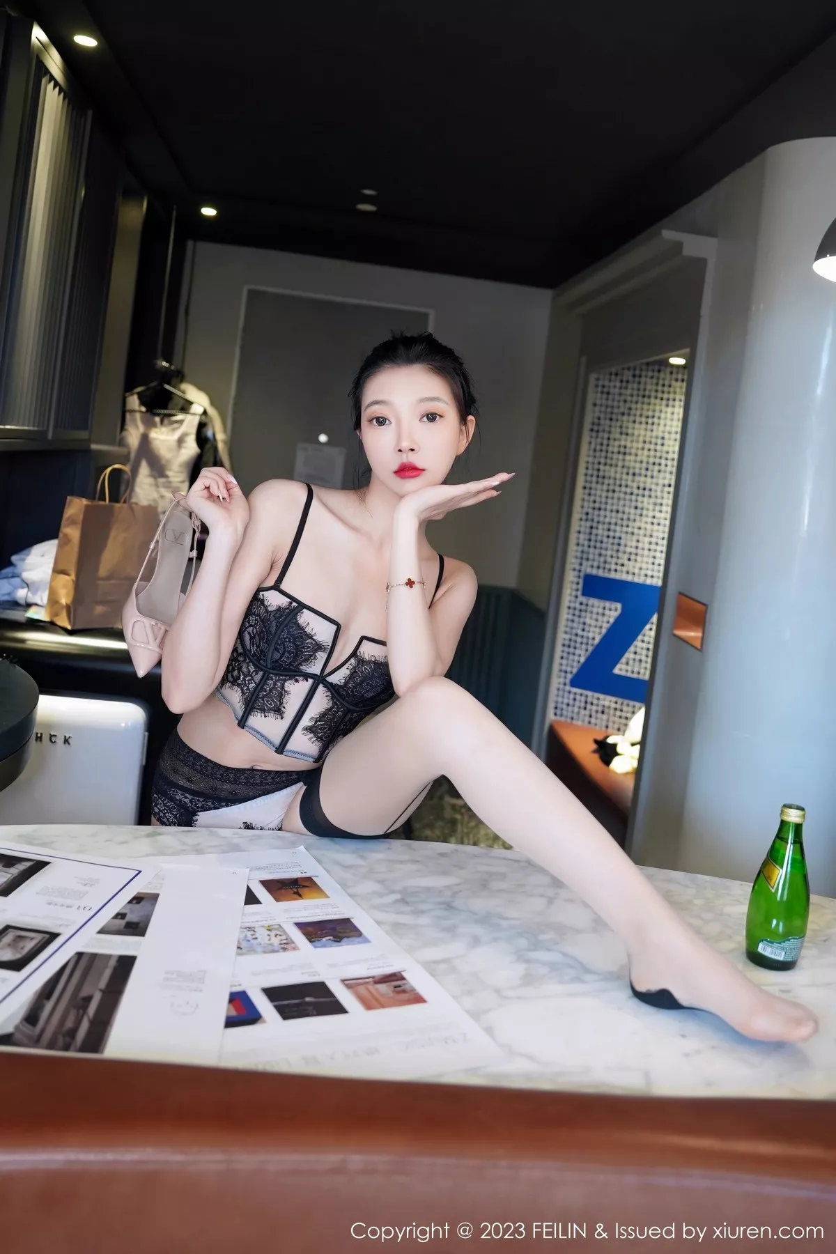 秀人集.com_[FeiLin嗲囡囡]VOL.465_女神冯木木LRIS性感黑色情趣内衣配黑丝吊袜秀完美身材诱惑写真92P