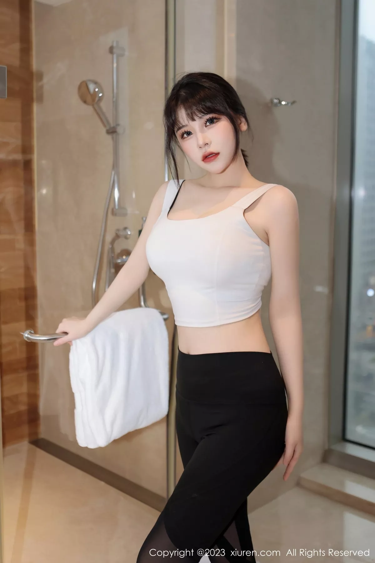 秀人集.com_[XiuRen秀人网]No.6289_模特桃桃子白色短款上衣配瑜伽裤半脱露性感内衣完美诱惑写真80P