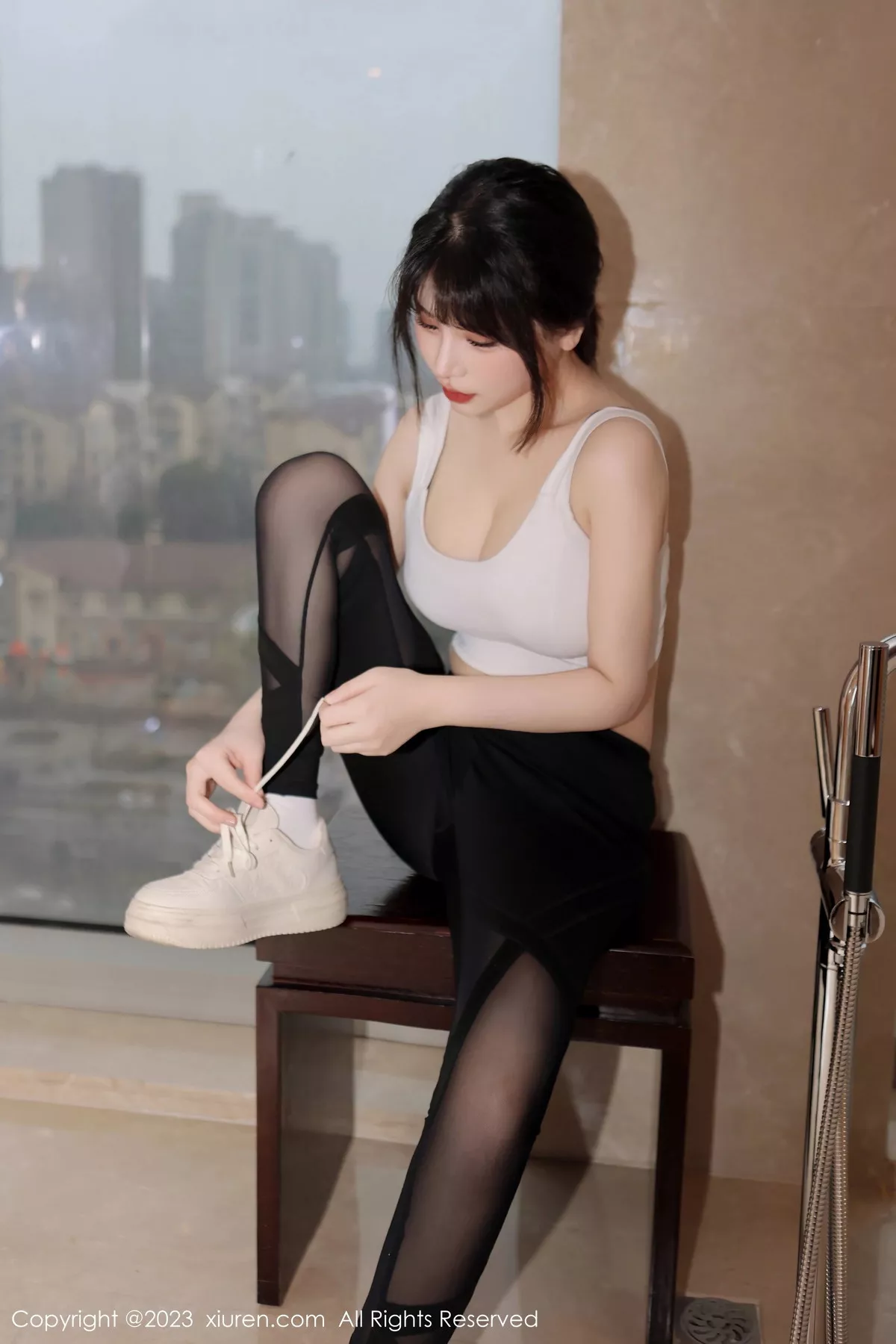 秀人集.com_[XiuRen秀人网]No.6289_模特桃桃子白色短款上衣配瑜伽裤半脱露性感内衣完美诱惑写真80P