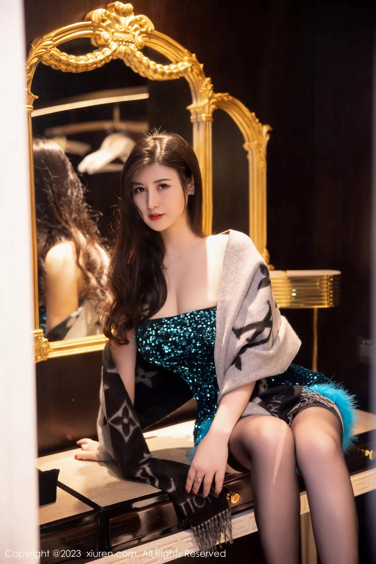 秀人集.com_[XiuRen秀人网]No.6384_模特诗诗kiki性感蓝黑露肩连衣短裙露黑色蕾丝内衣惹火诱惑写真86P