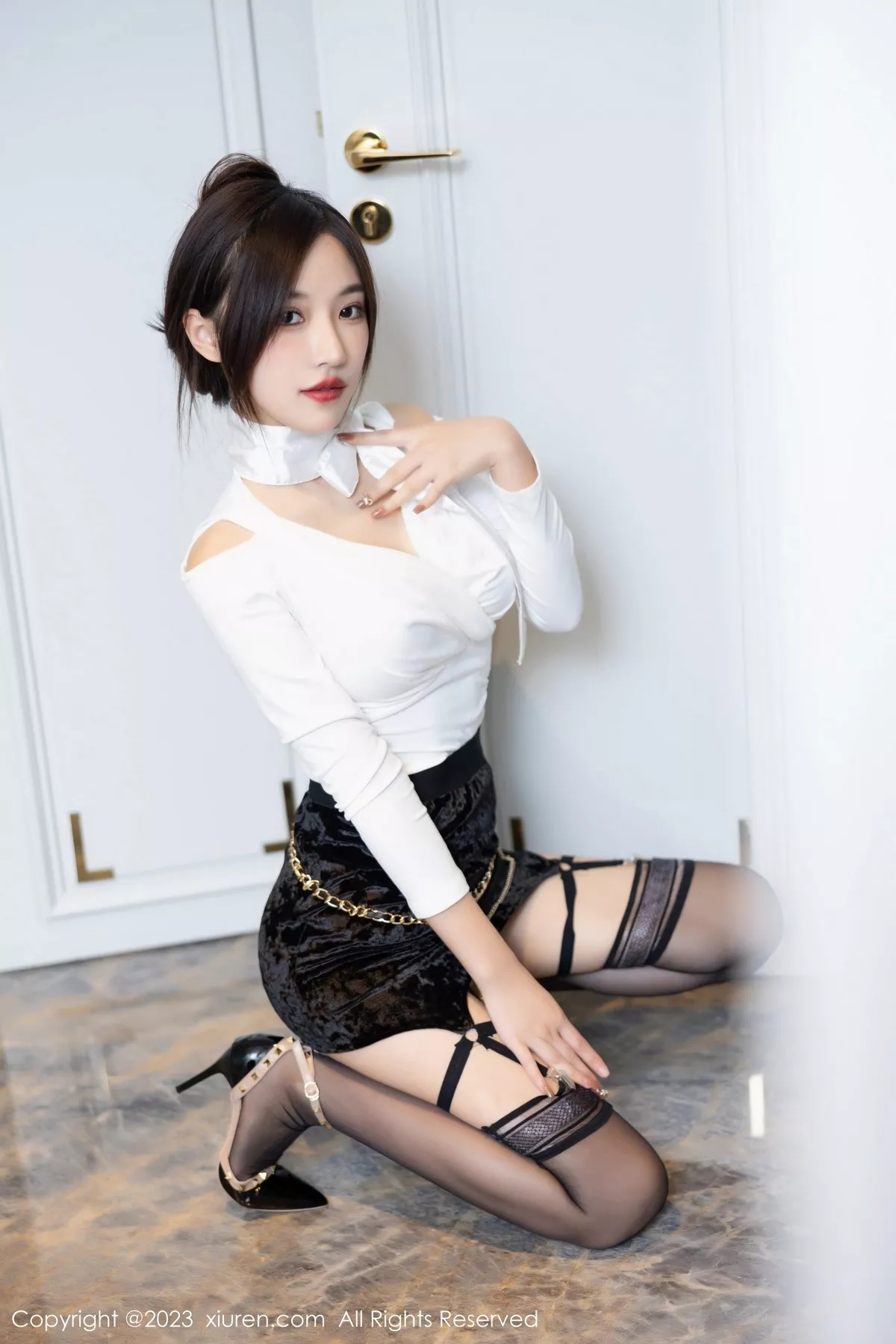 秀人集.com_[XiuRen秀人网]No.6378_新人模特妙可可Cheese白上衣配黑短裙秀丰腴身材完美诱惑写真86P
