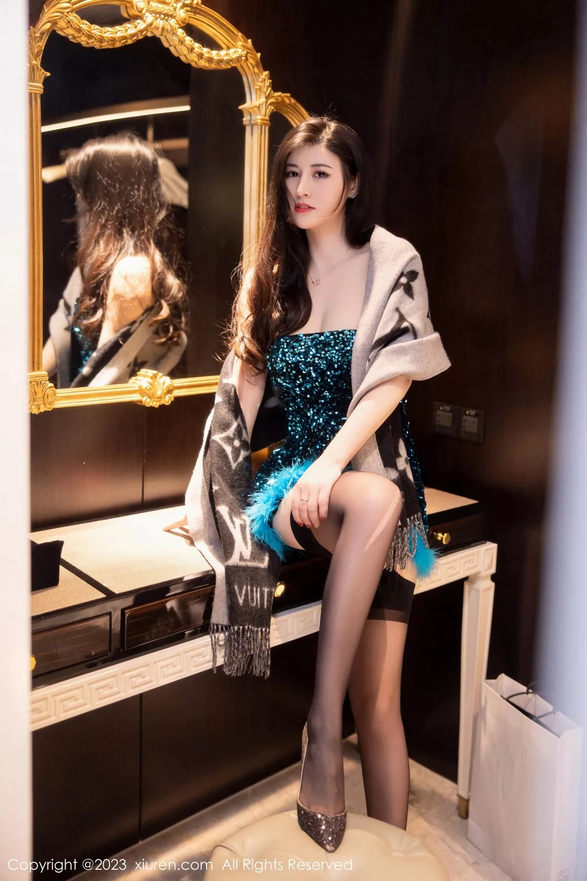 秀人集.com_[XiuRen秀人网]No.6384_模特诗诗kiki性感蓝黑露肩连衣短裙露黑色蕾丝内衣惹火诱惑写真86P