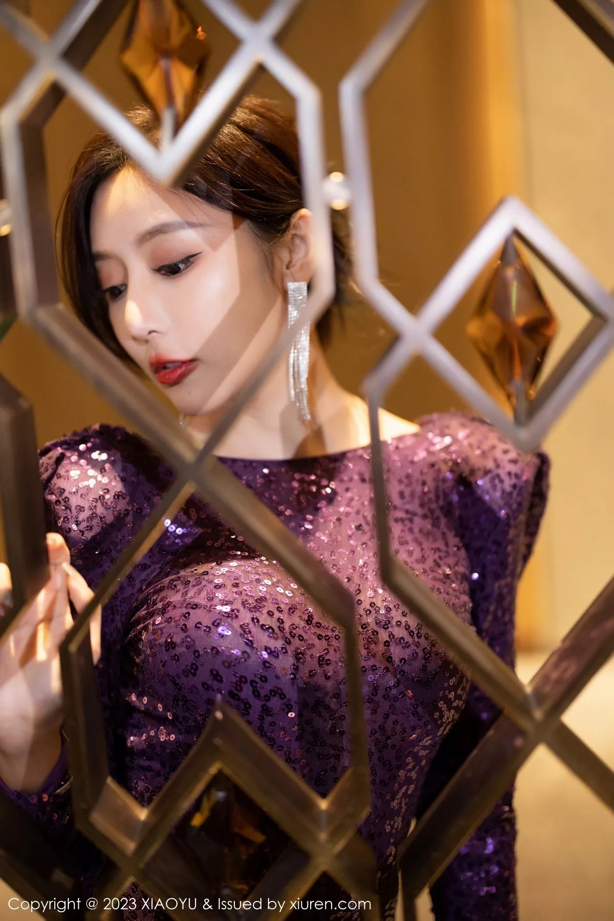 秀人集.com_[XiaoYu画语界]Vol.982_女神王馨瑶yanni性感紫色礼裙配超薄无内黑丝秀完美身材诱惑写真82P