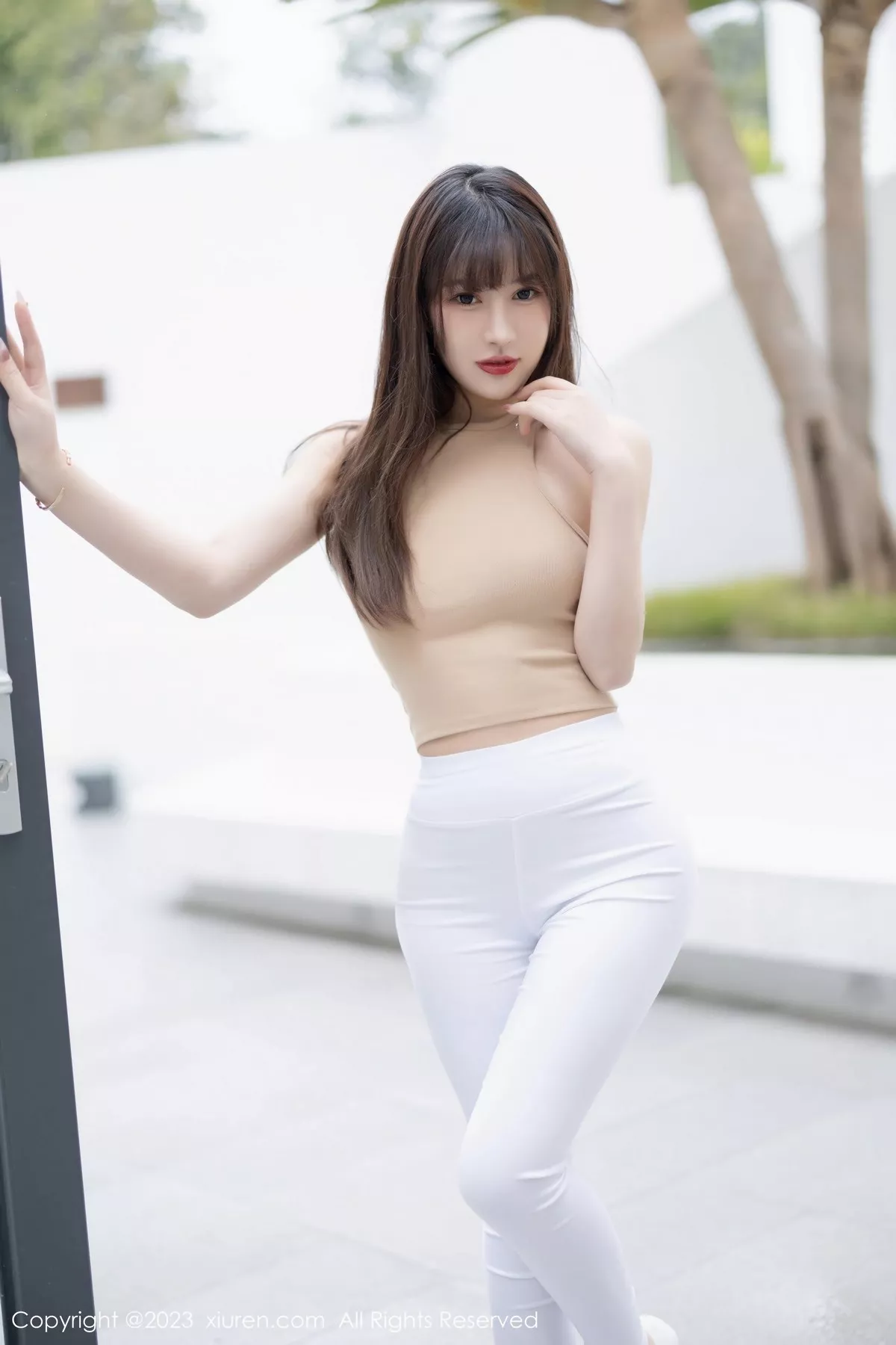 秀人集.com_[XiuRen秀人网]No.6388_模特张欣欣海南岛旅拍脱白色长裤露超薄无内肉丝撩人诱惑写真80P