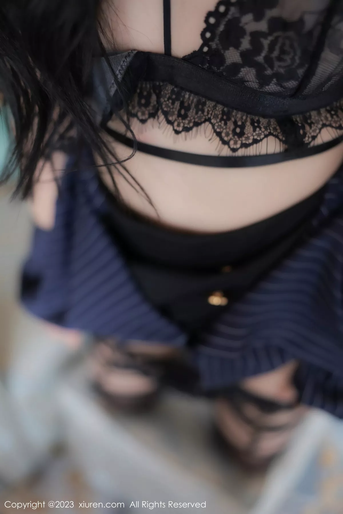 秀人集.com_[XiuRen秀人网]No.6391_模特浅浅Danny半脱深蓝色条纹T恤露黑色蕾丝内衣完美诱惑写真80P
