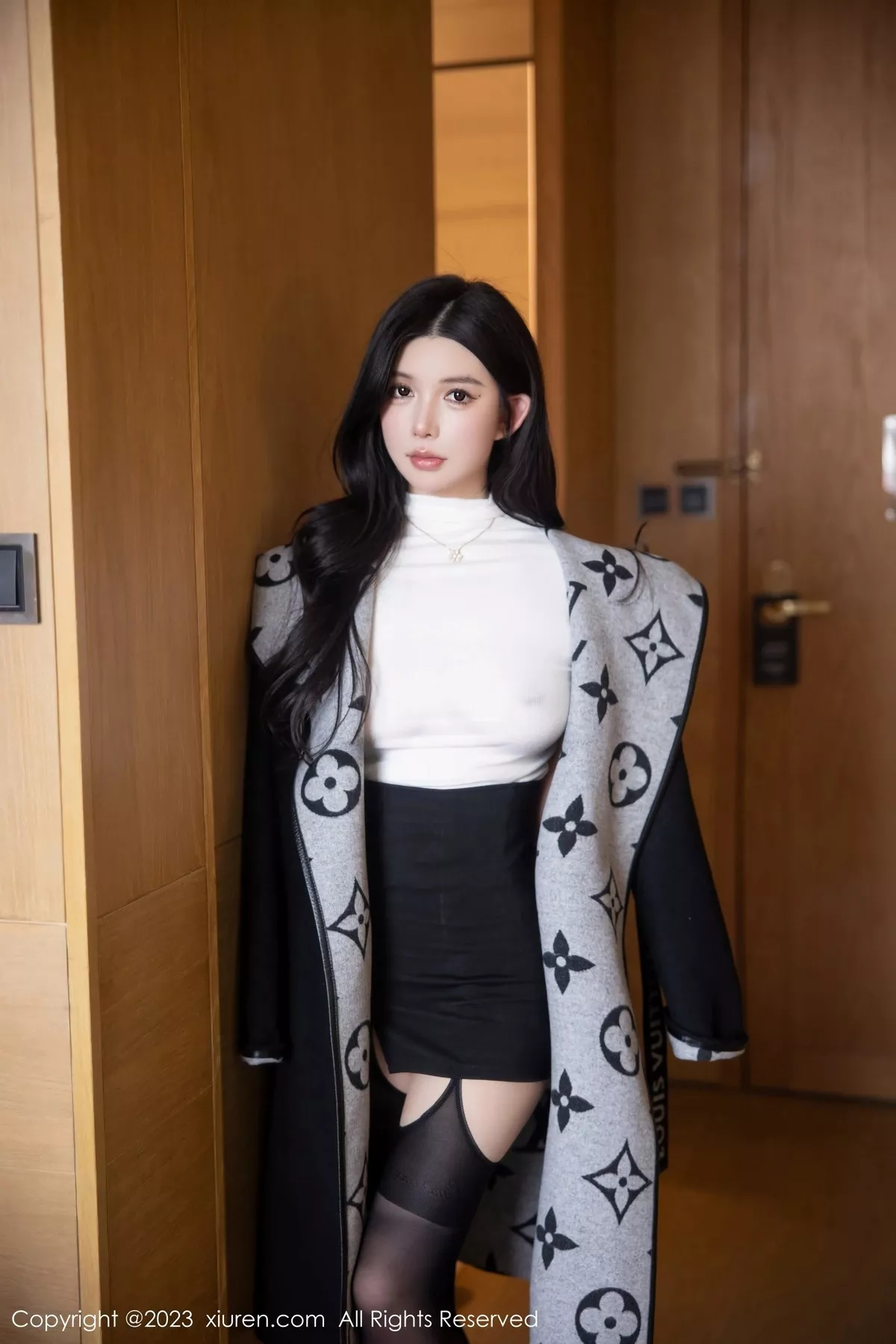 秀人集.com_[XiuRen秀人网]No.6394_模特林珊珊白色轻透上衣配黑短裙魅惑黑丝秀曼妙身姿迷人写真103P