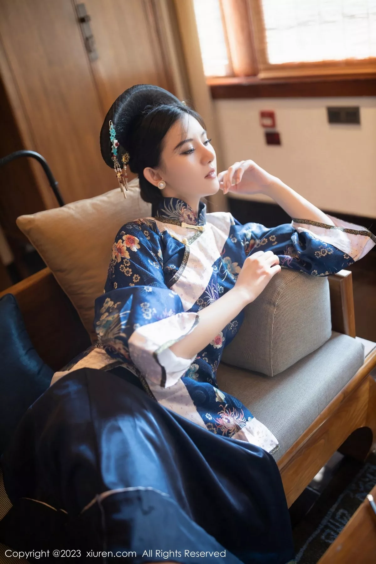 秀人集.com_[XiuRen秀人网]No.6398_模特就是阿朱啊脱宫廷古装露蓝色睡衣秀曼妙绝美身姿诱惑写真86P