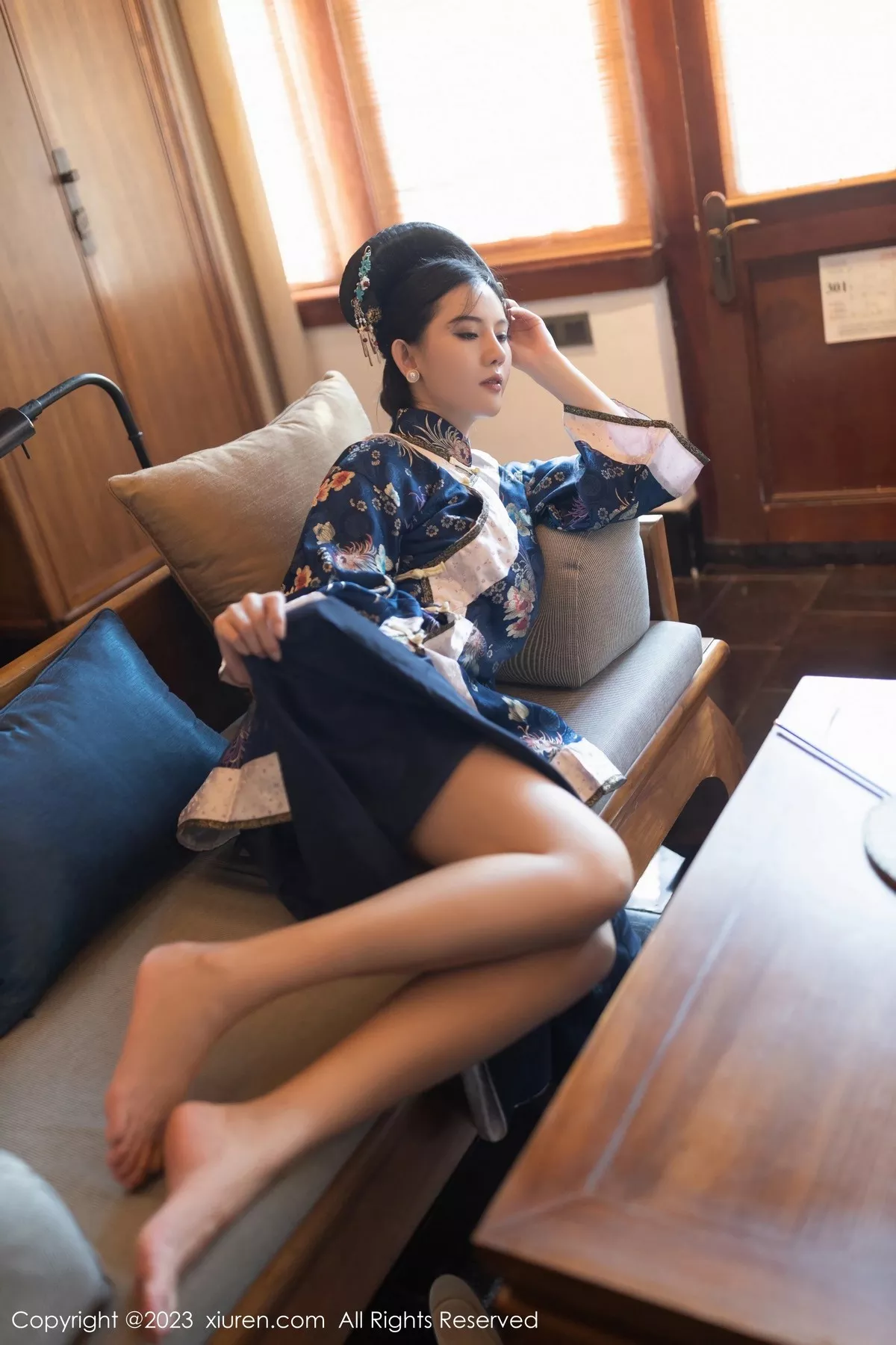 秀人集.com_[XiuRen秀人网]No.6398_模特就是阿朱啊脱宫廷古装露蓝色睡衣秀曼妙绝美身姿诱惑写真86P